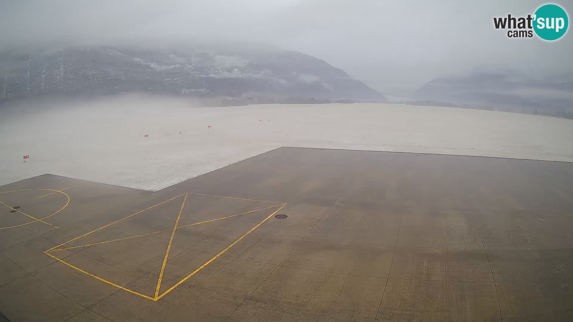 Webcam aereoporto di Bovec (Plezzo) – Vista verso il Kanin