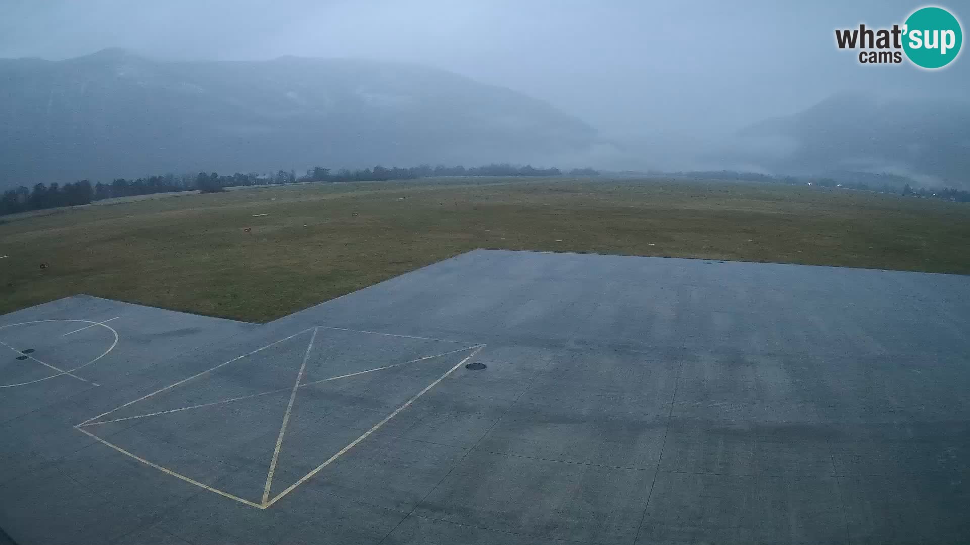 Webcam aereoporto di Bovec (Plezzo) – Vista verso il Kanin