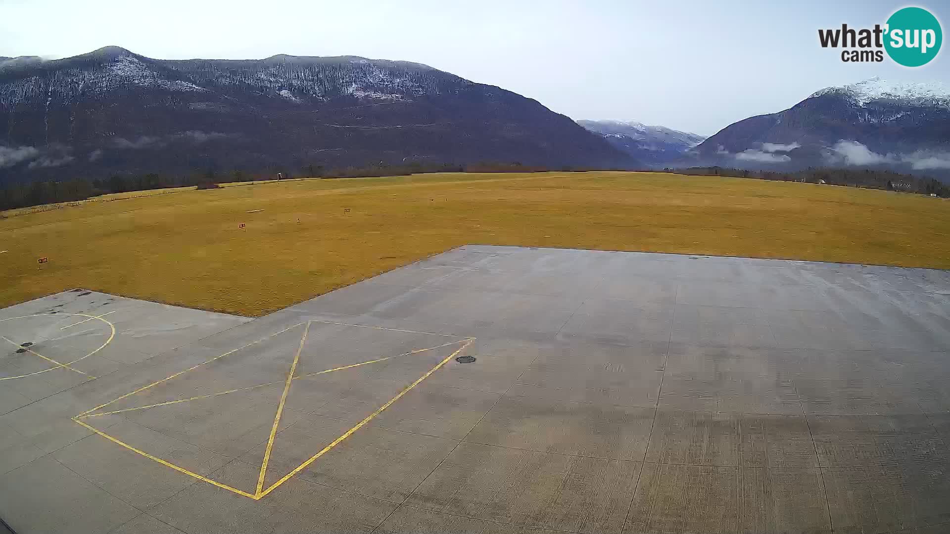 Webcam aereoporto di Bovec (Plezzo) – Vista verso il Kanin
