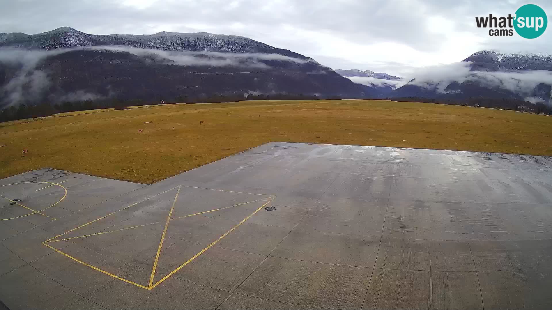 Webcam aereoporto di Bovec (Plezzo) – Vista verso il Kanin