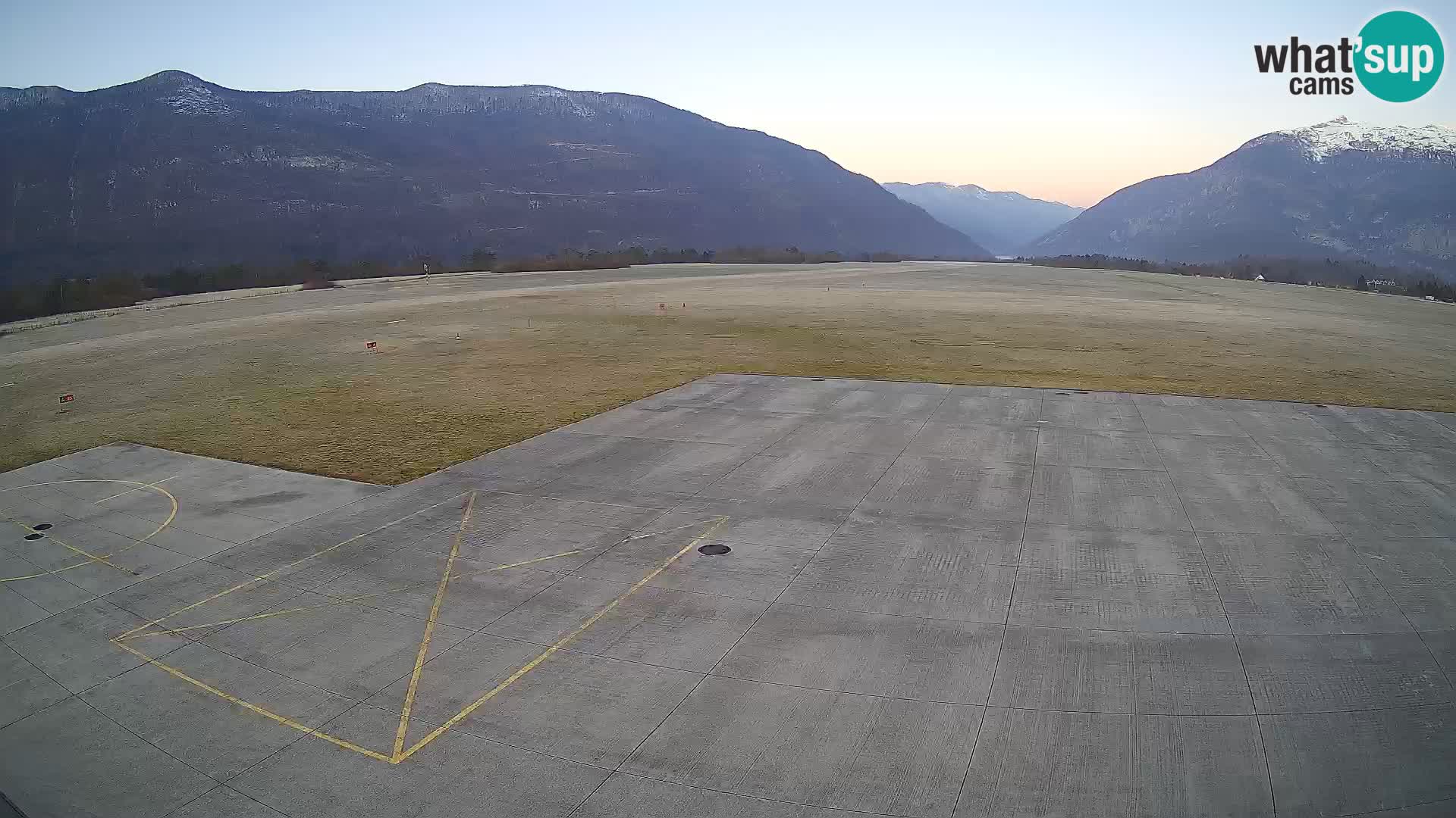 Bovec spletna kamera letališče – Skydive Bovec