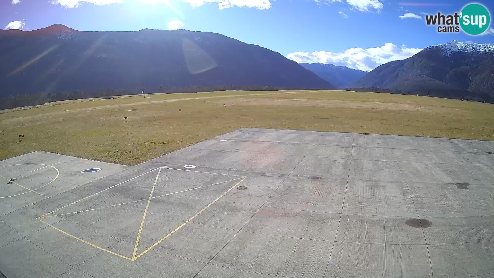 Webcam aereoporto di Bovec (Plezzo) – Vista verso il Kanin