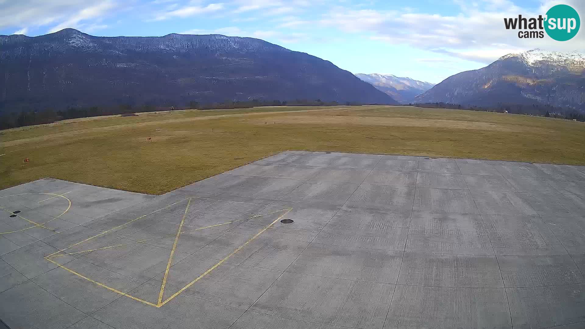 Webcam aereoporto di Bovec (Plezzo) – Vista verso il Kanin