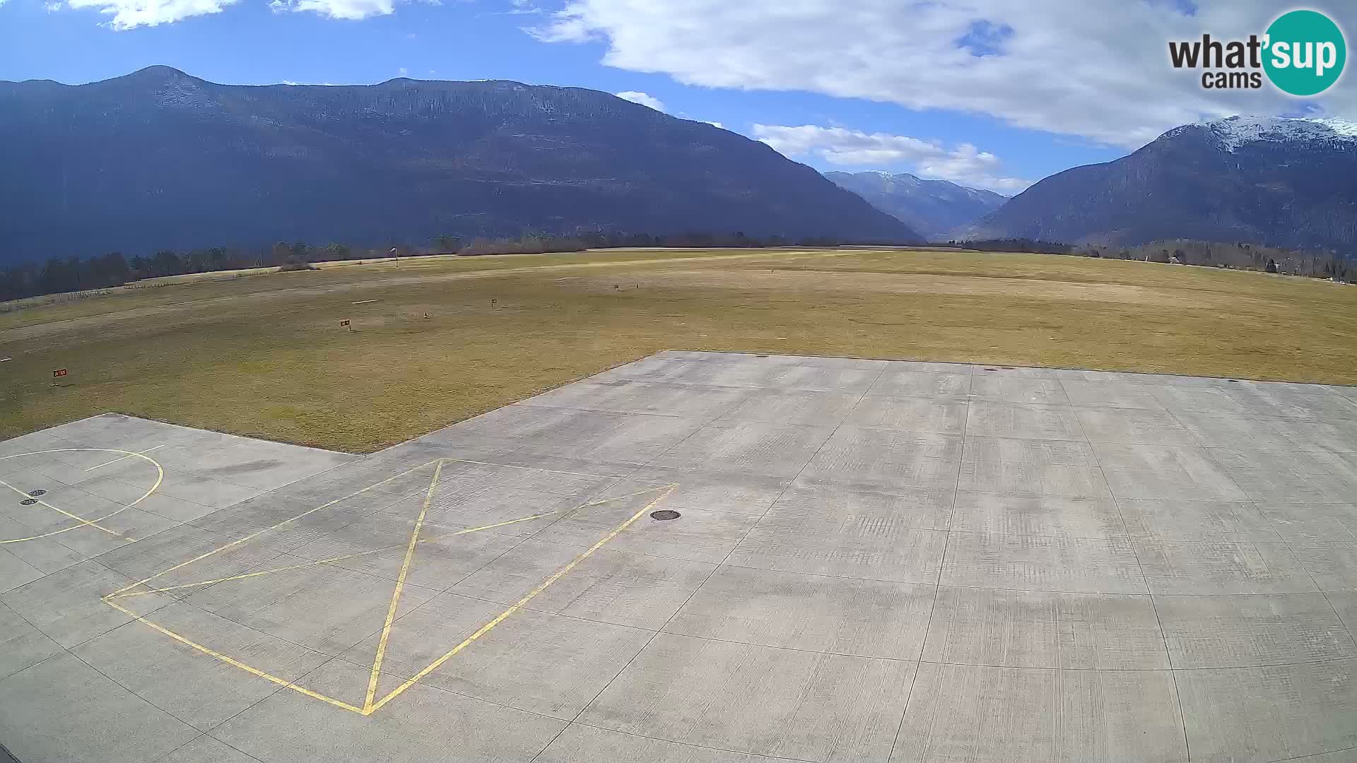 Webcam aereoporto di Bovec (Plezzo) – Vista verso il Kanin