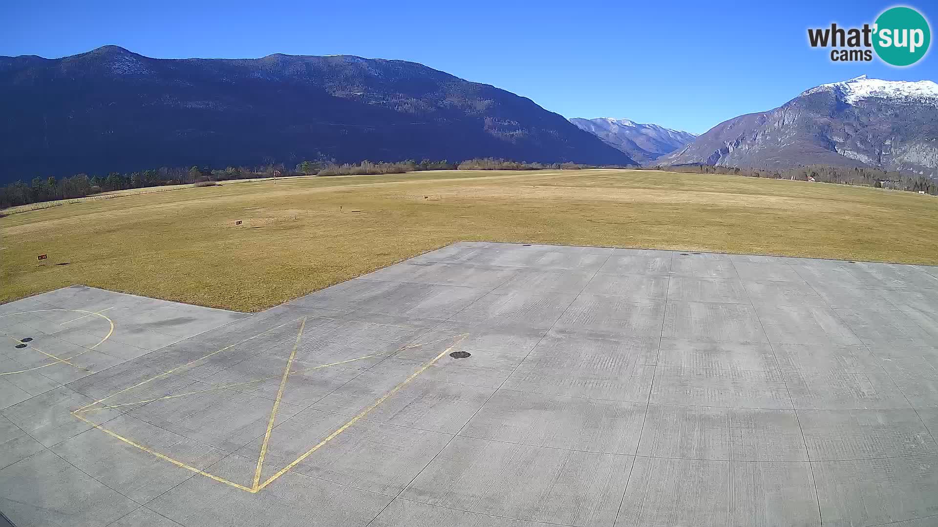 Webcam aereoporto di Bovec (Plezzo) – Vista verso il Kanin