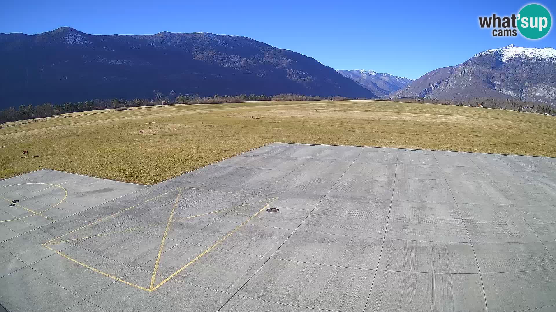Webcam aereoporto di Bovec (Plezzo) – Vista verso il Kanin