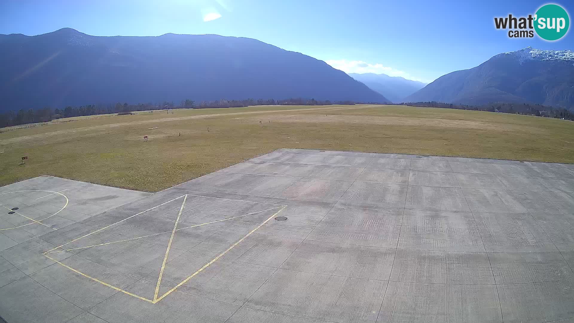 Bovec spletna kamera letališče – Skydive Bovec