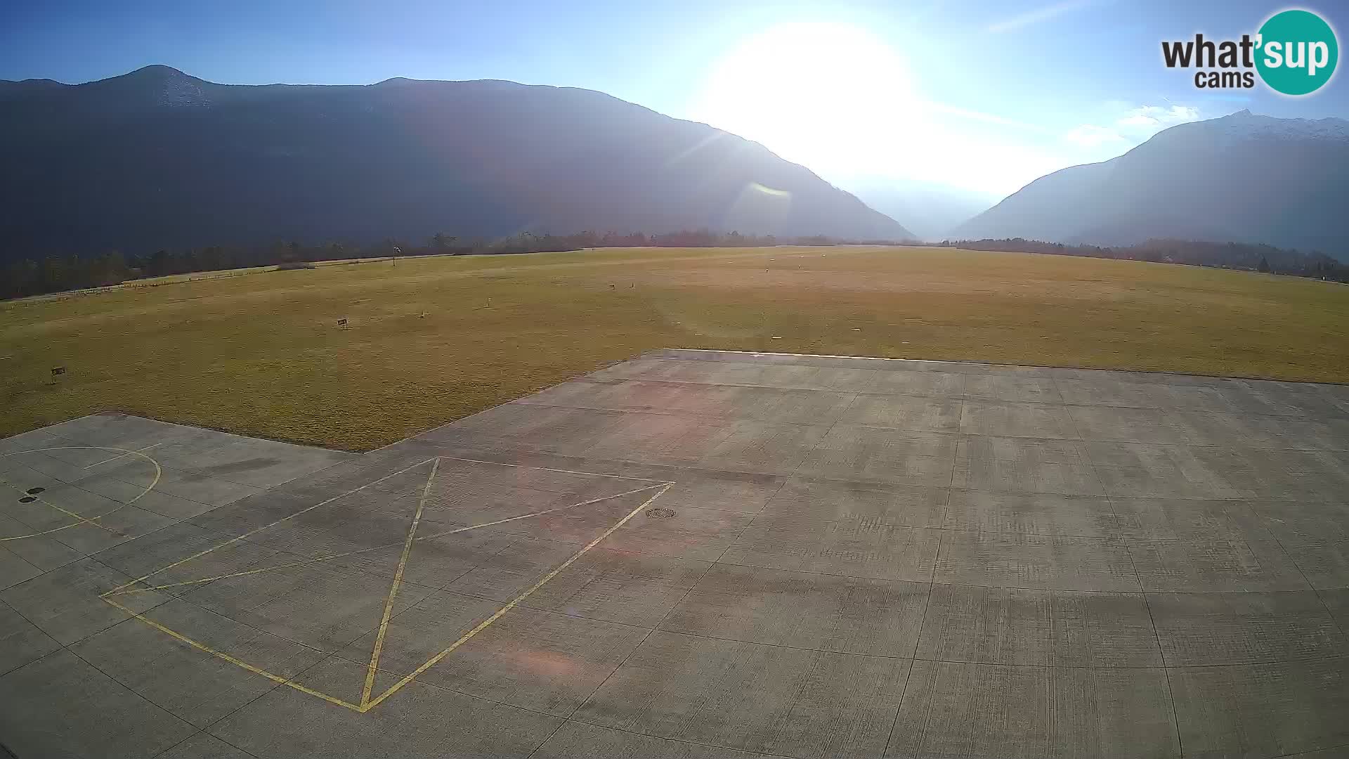 Bovec spletna kamera letališče – Skydive Bovec