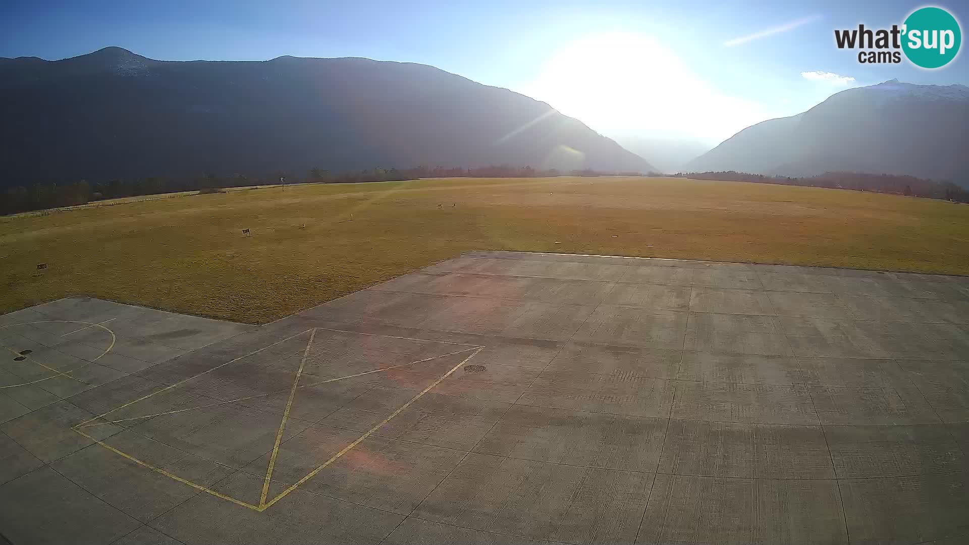 Webcam aereoporto di Bovec (Plezzo) – Vista verso il Kanin