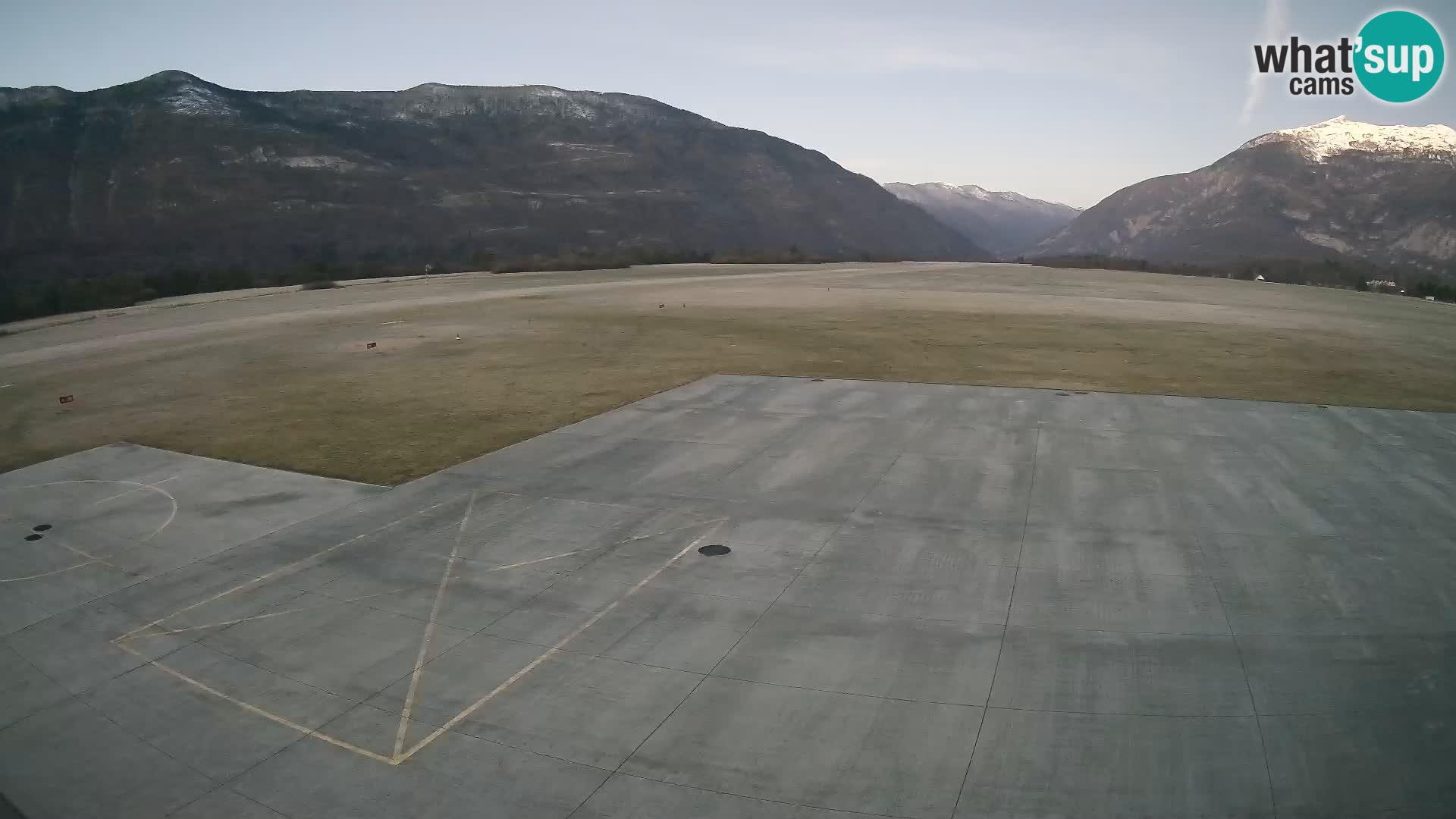 Webcam aereoporto di Bovec (Plezzo) – Vista verso il Kanin