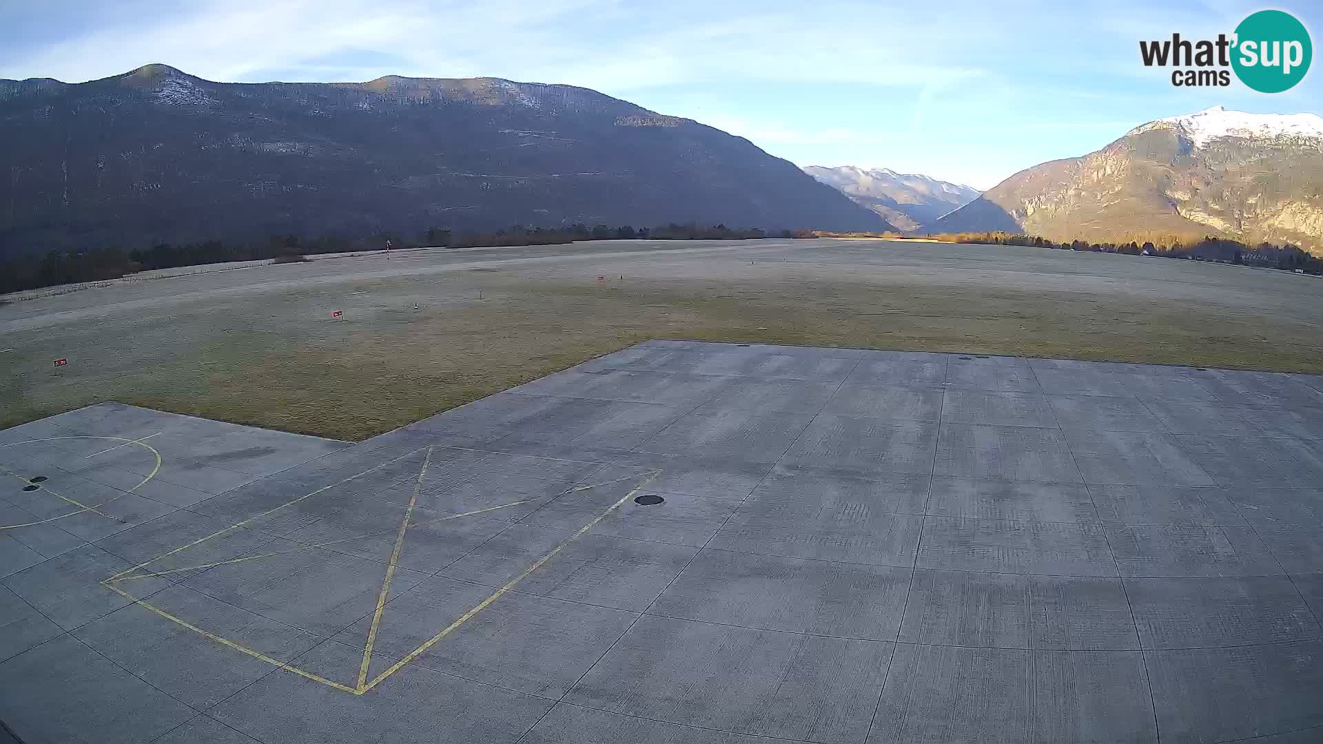 Webcam aereoporto di Bovec (Plezzo) – Vista verso il Kanin