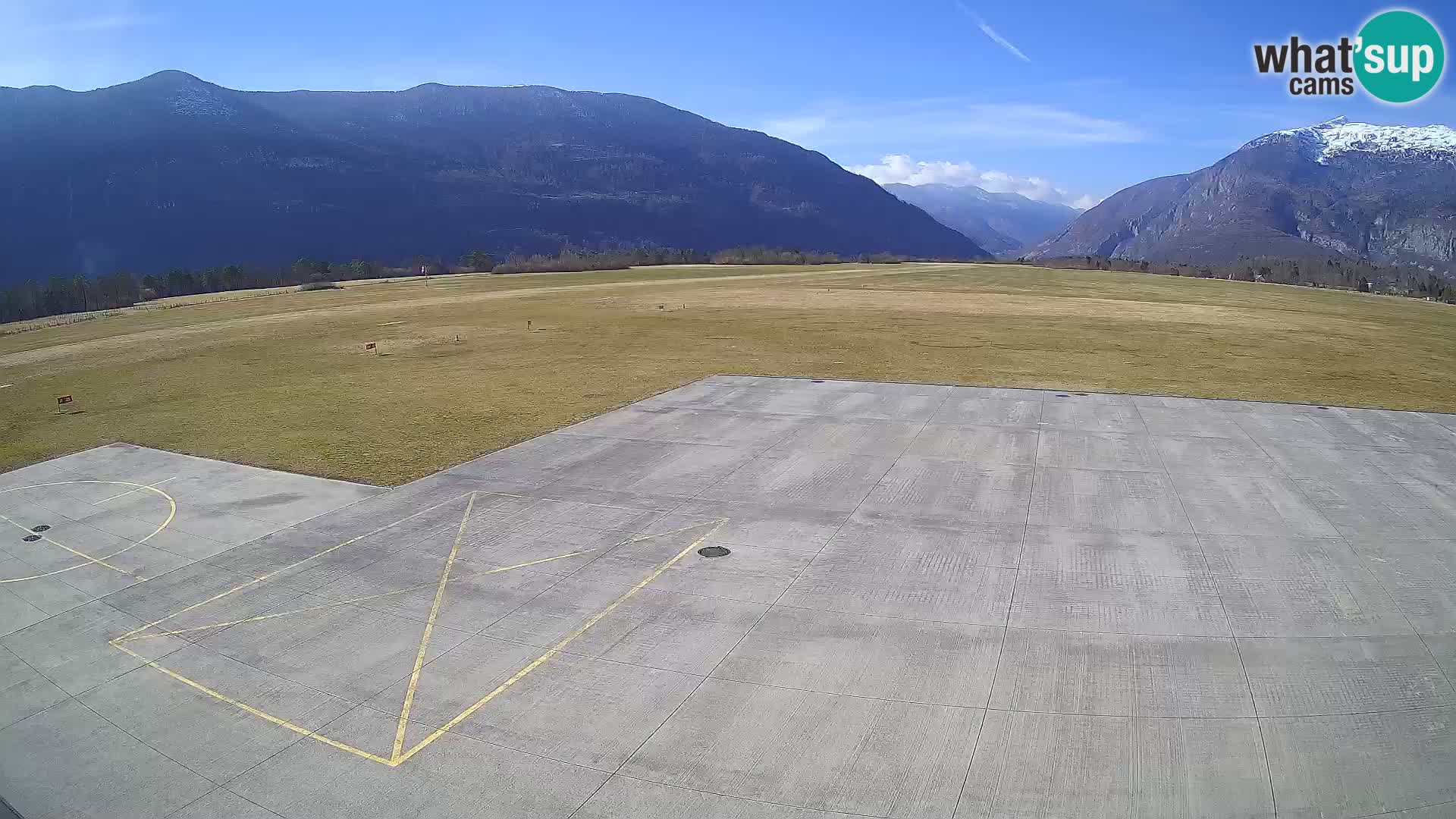 Webcam aereoporto di Bovec (Plezzo) – Vista verso il Kanin