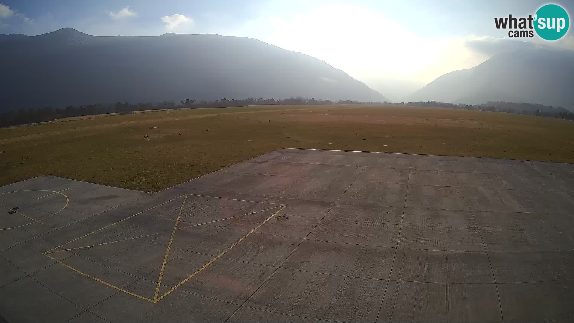 Webcam aereoporto di Bovec (Plezzo) – Vista verso il Kanin