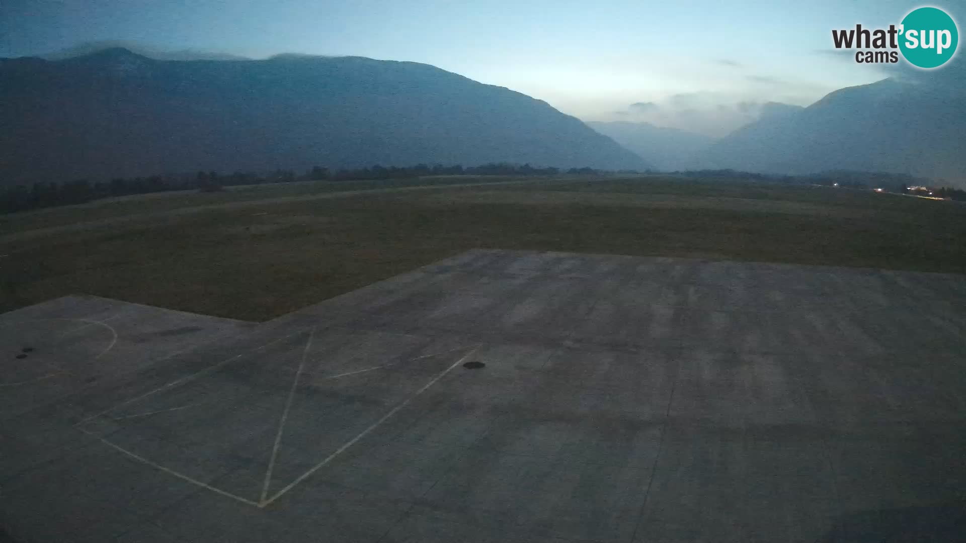 Webcam aereoporto di Bovec (Plezzo) – Vista verso il Kanin
