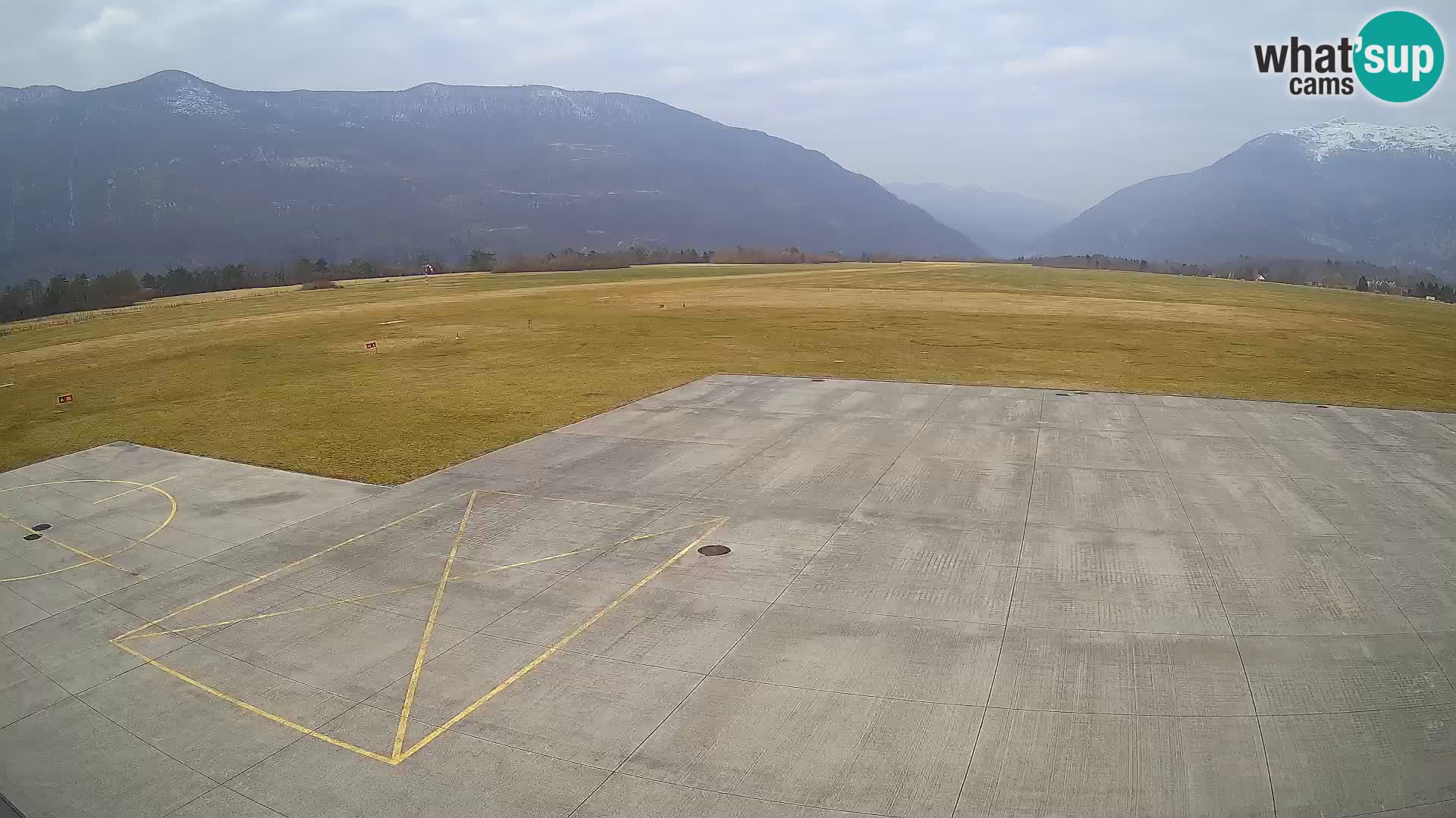Webcam aereoporto di Bovec (Plezzo) – Vista verso il Kanin