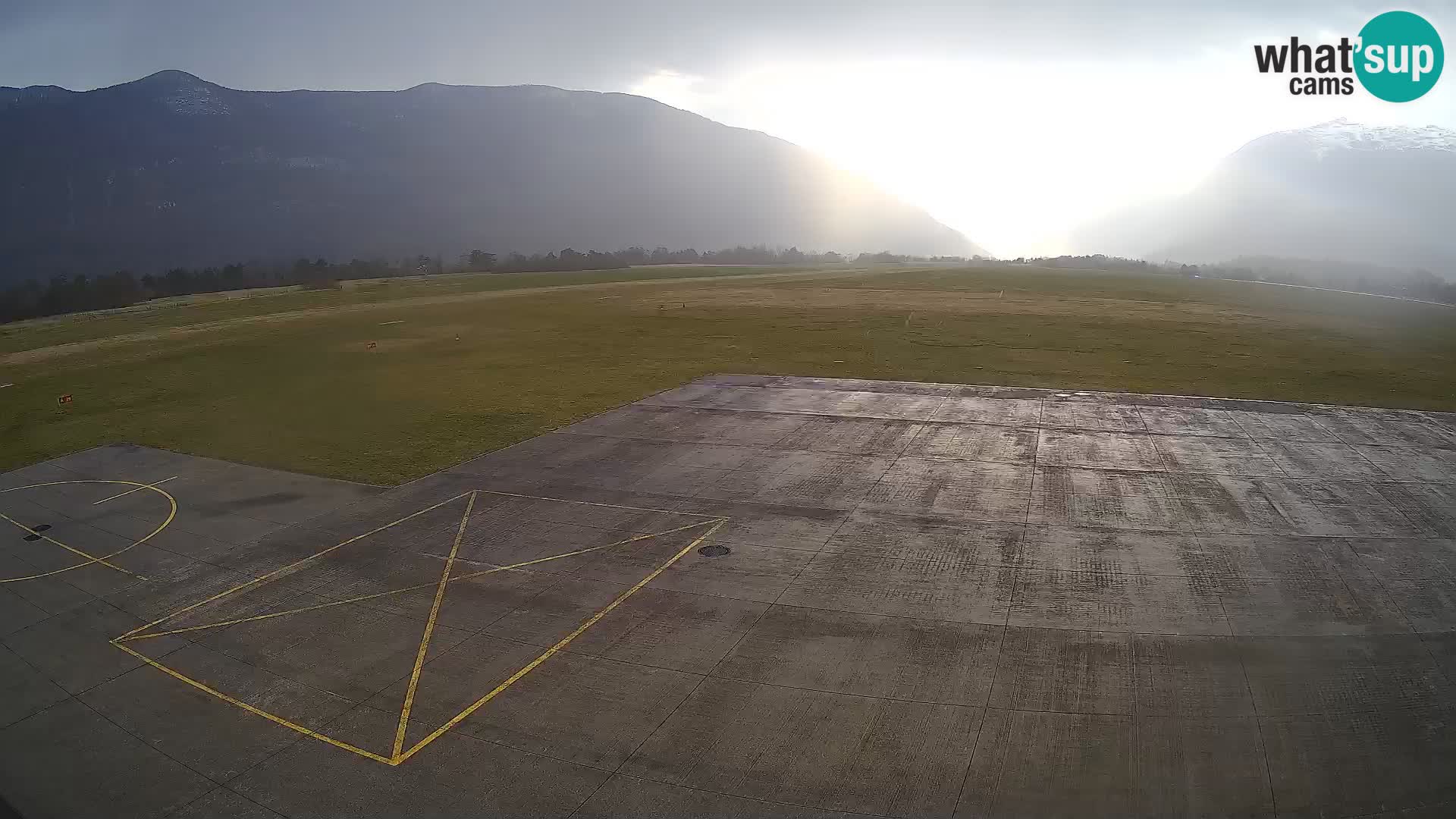 Webcam aereoporto di Bovec (Plezzo) – Vista verso il Kanin