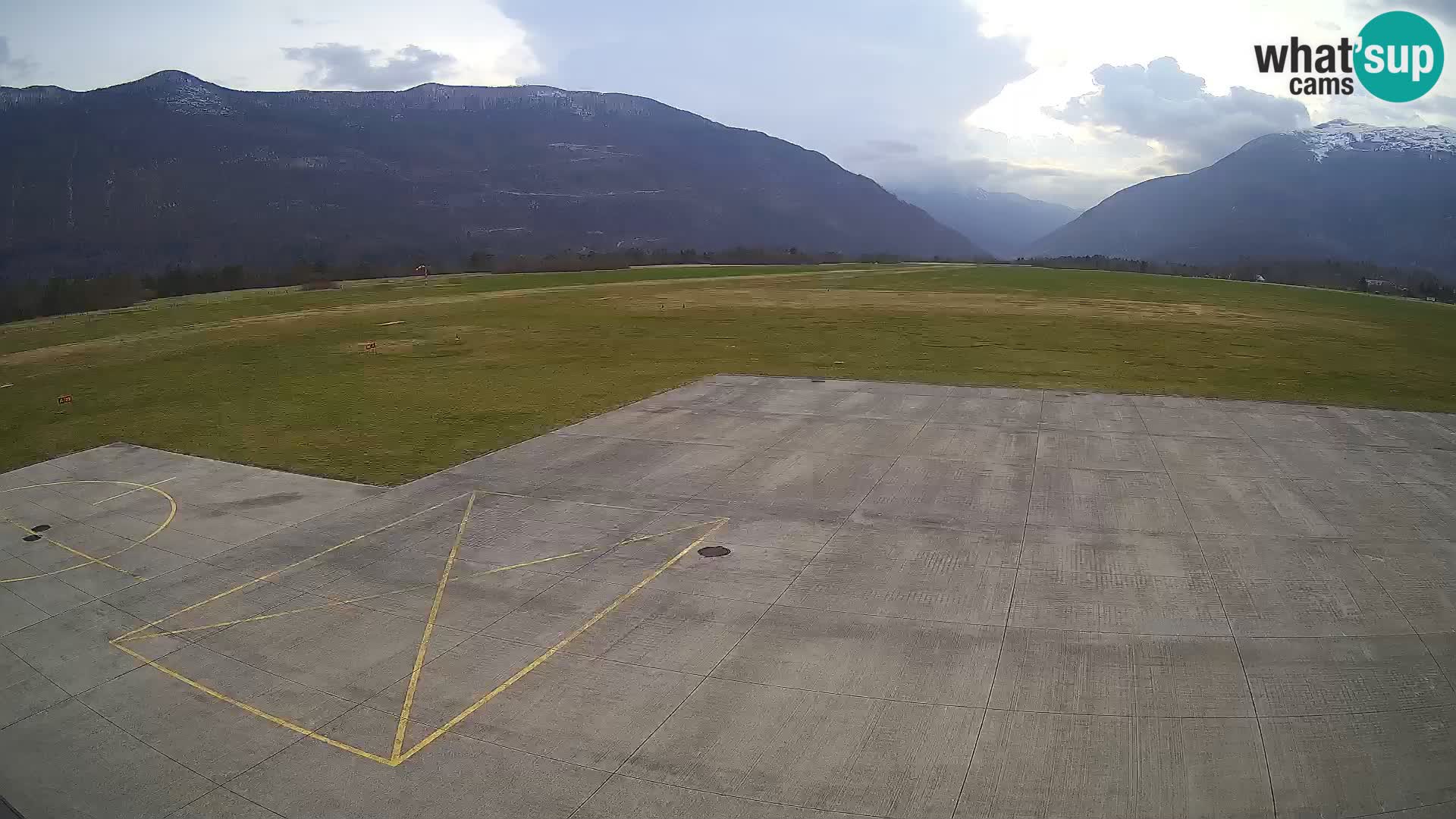 Bovec spletna kamera letališče – Skydive Bovec