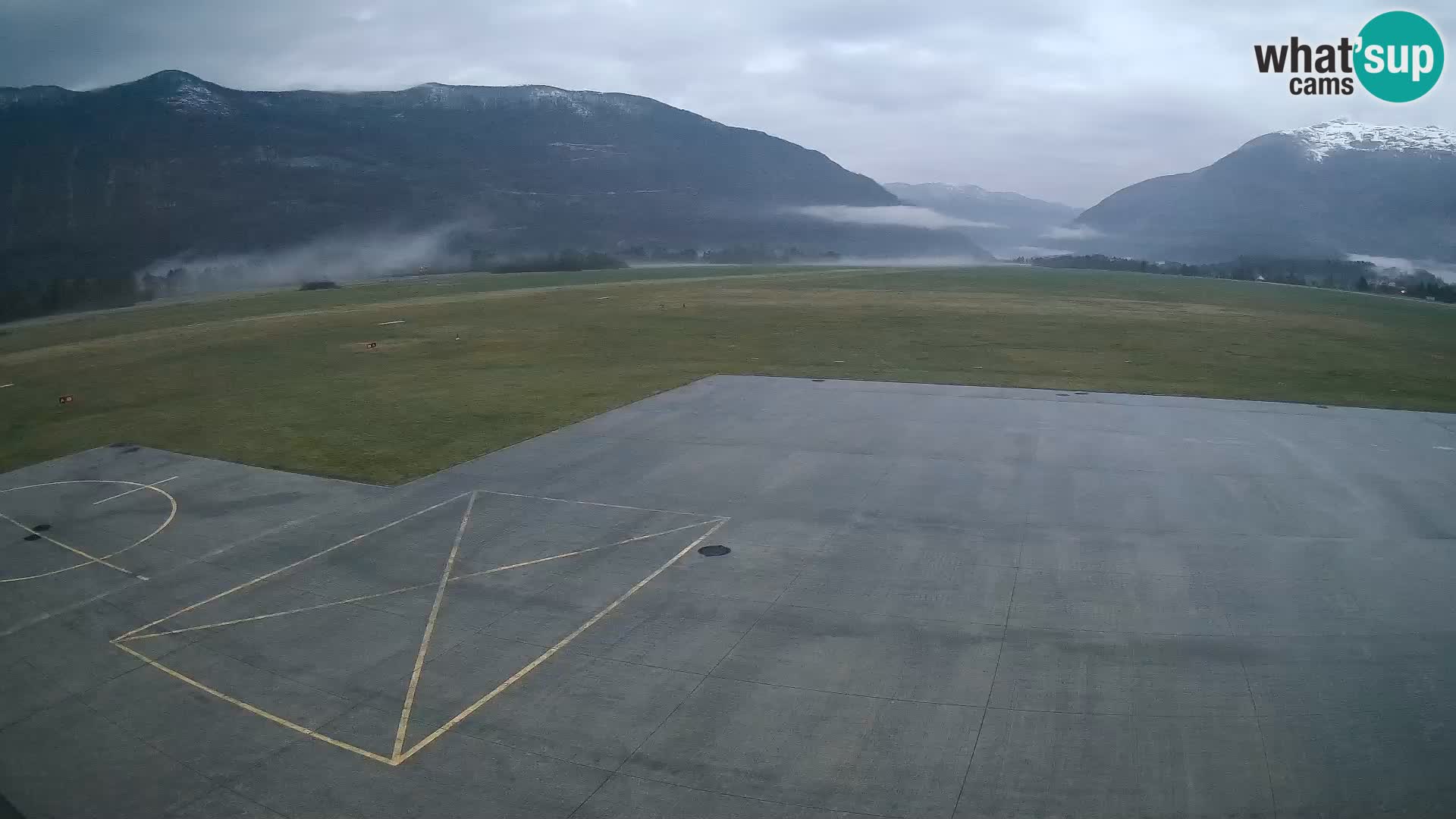 Webcam aereoporto di Bovec (Plezzo) – Vista verso il Kanin