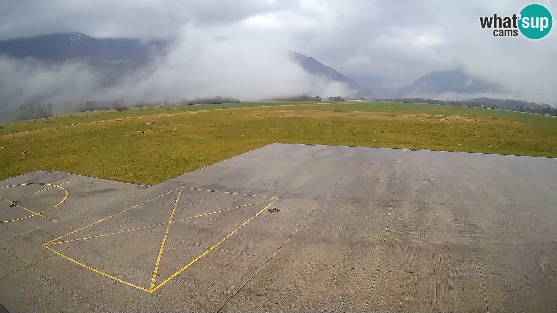 Webcam aereoporto di Bovec (Plezzo) – Vista verso il Kanin