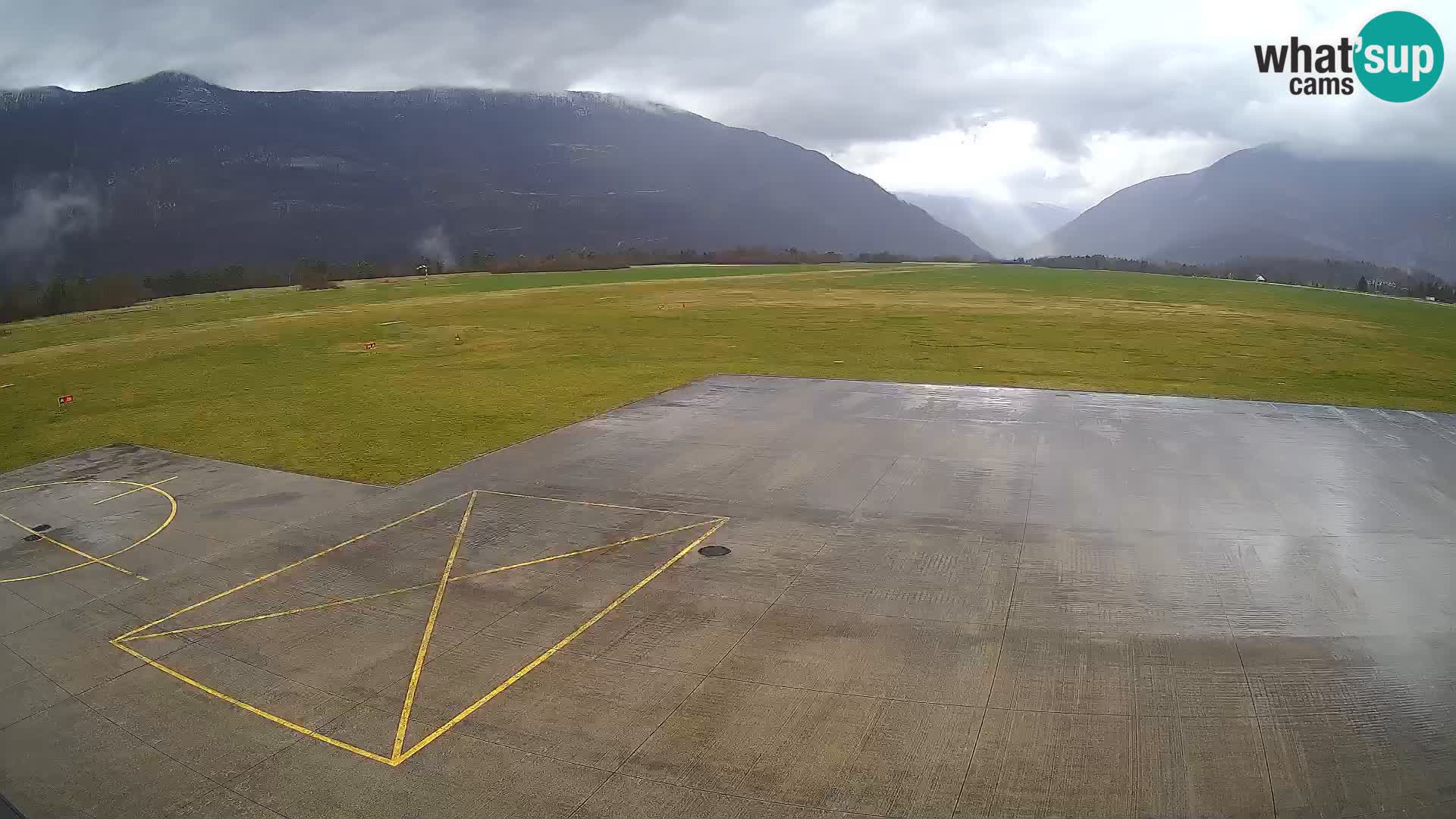 Webcam aereoporto di Bovec (Plezzo) – Vista verso il Kanin