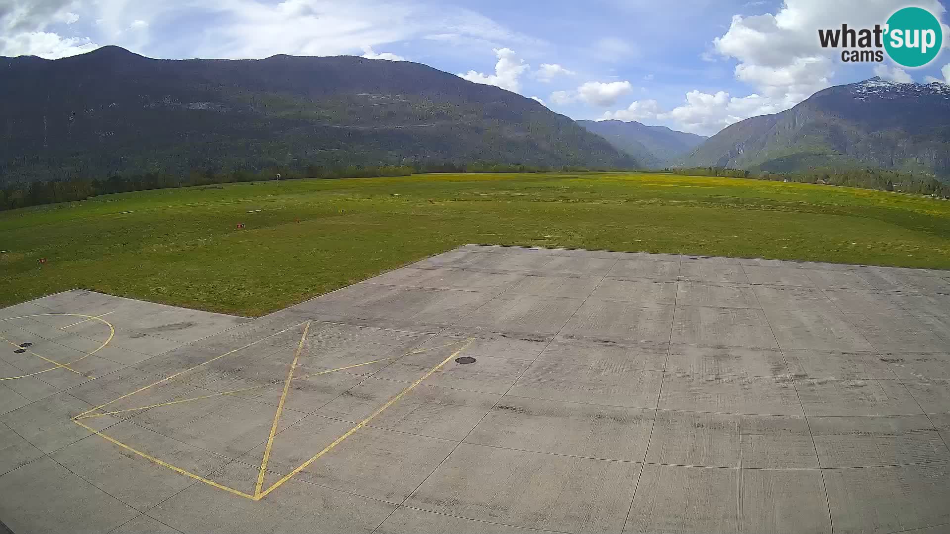 Webcam aereoporto di Bovec (Plezzo) – Vista verso il Kanin