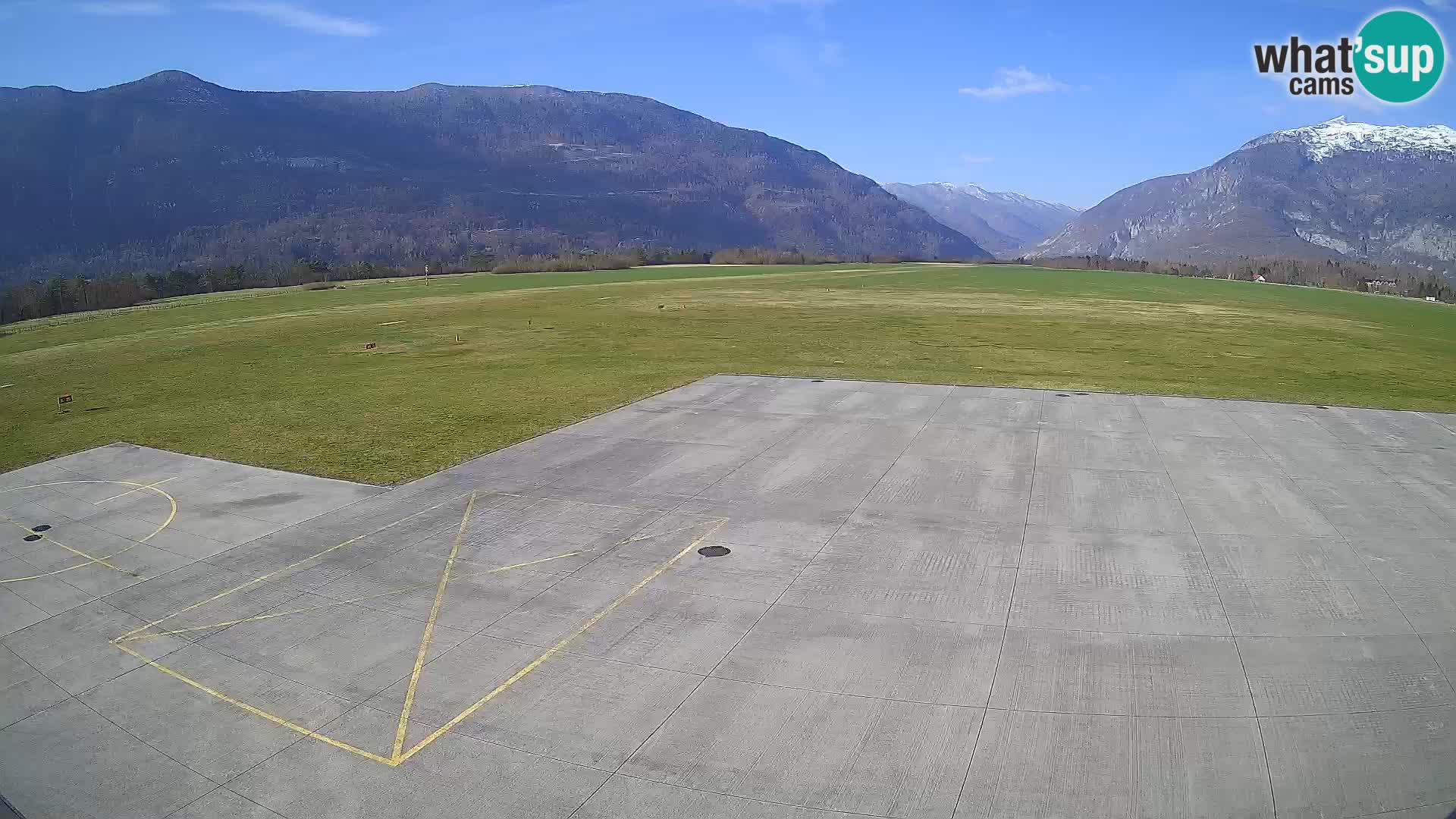 Webcam aereoporto di Bovec (Plezzo) – Vista verso il Kanin
