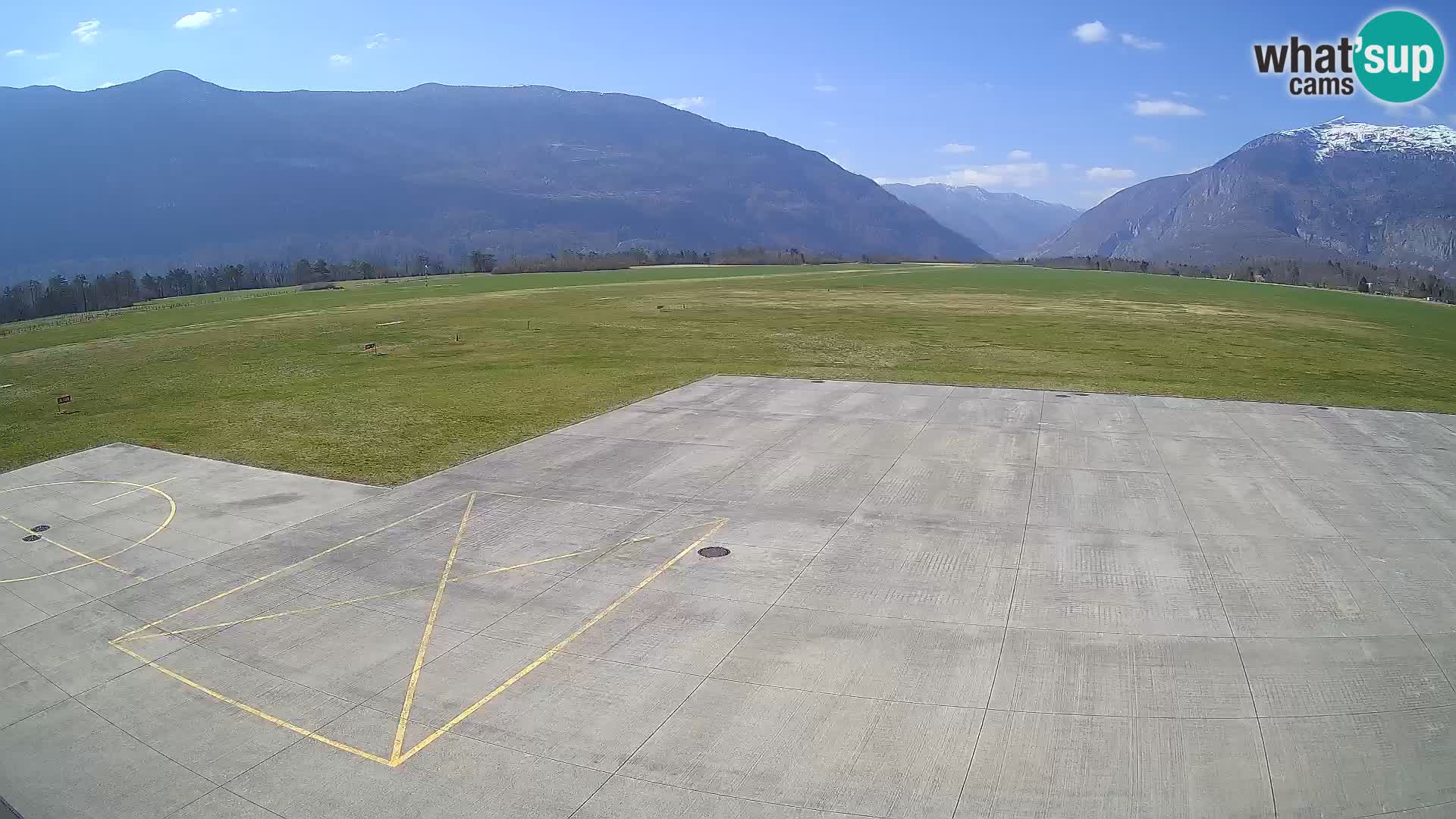 Webcam aereoporto di Bovec (Plezzo) – Vista verso il Kanin