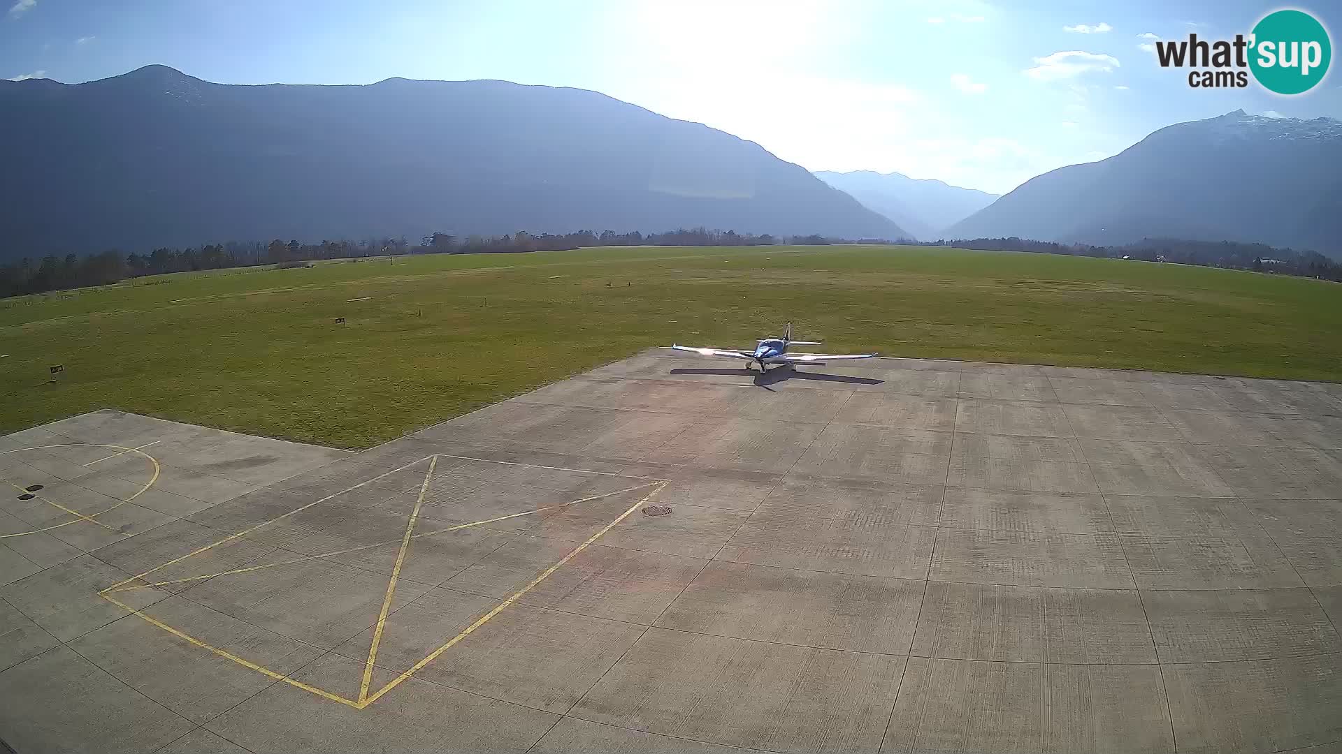 Web kamera zračne luke Bovec – Skydive Bovec