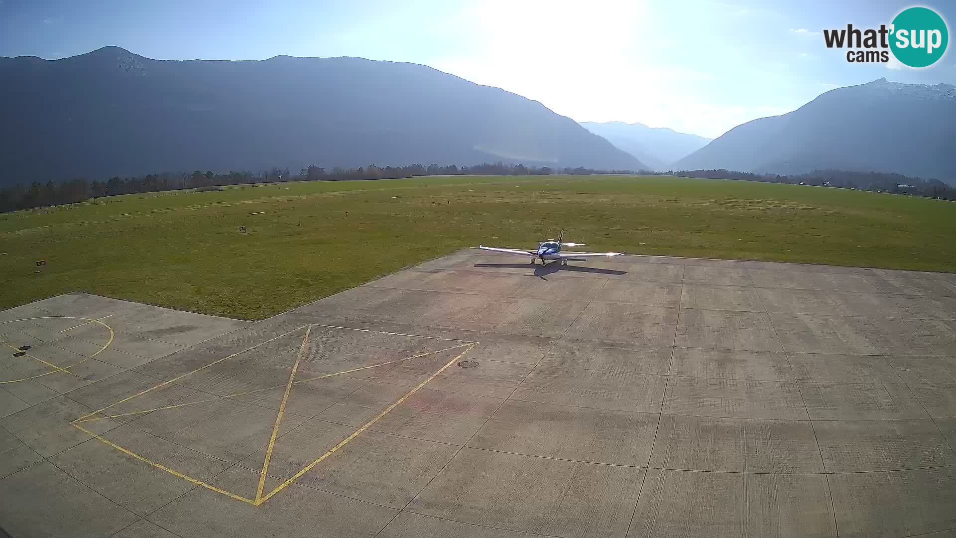 Webcam aereoporto di Bovec (Plezzo) – Vista verso il Kanin