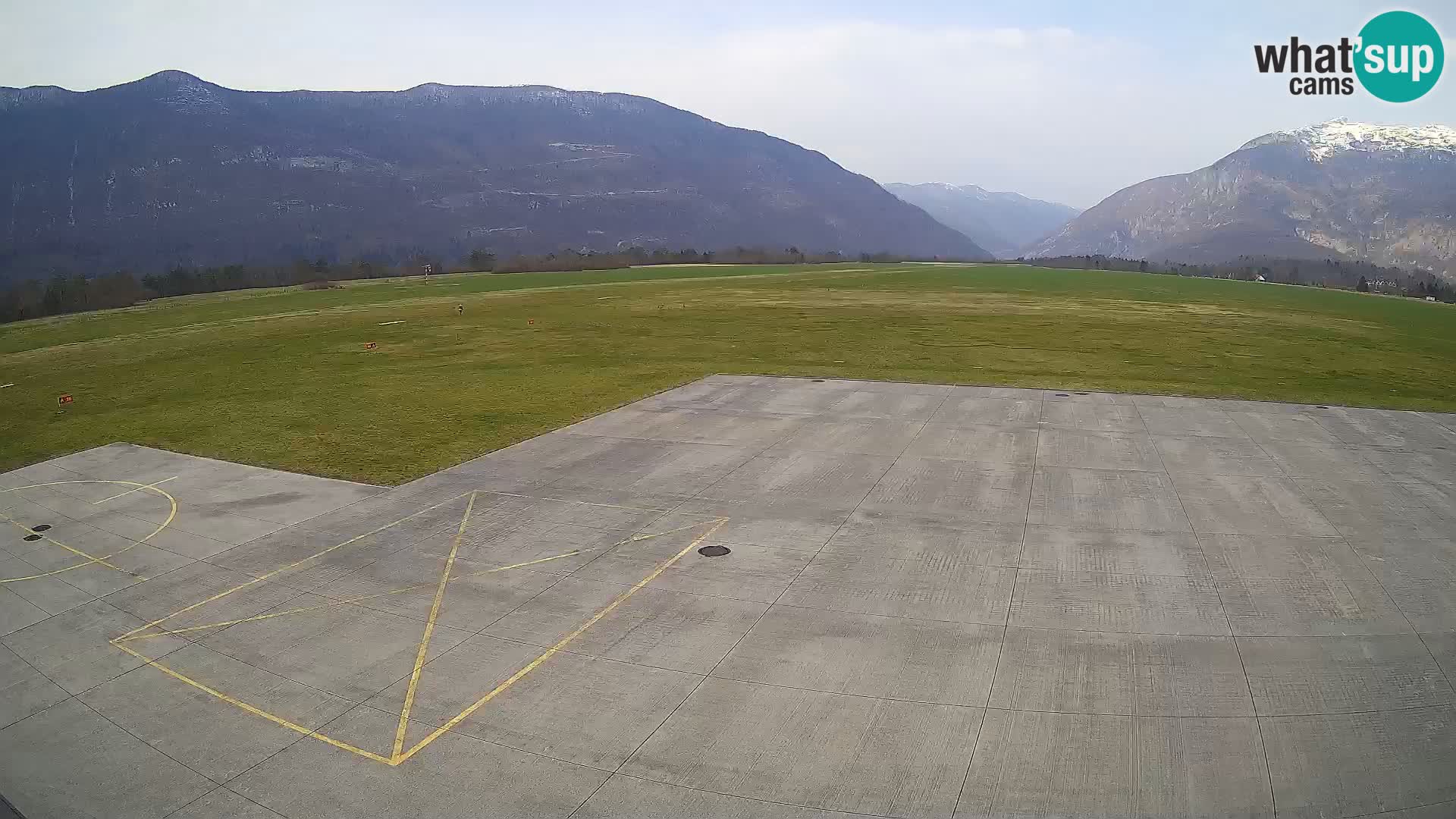 Webcam aereoporto di Bovec (Plezzo) – Vista verso il Kanin