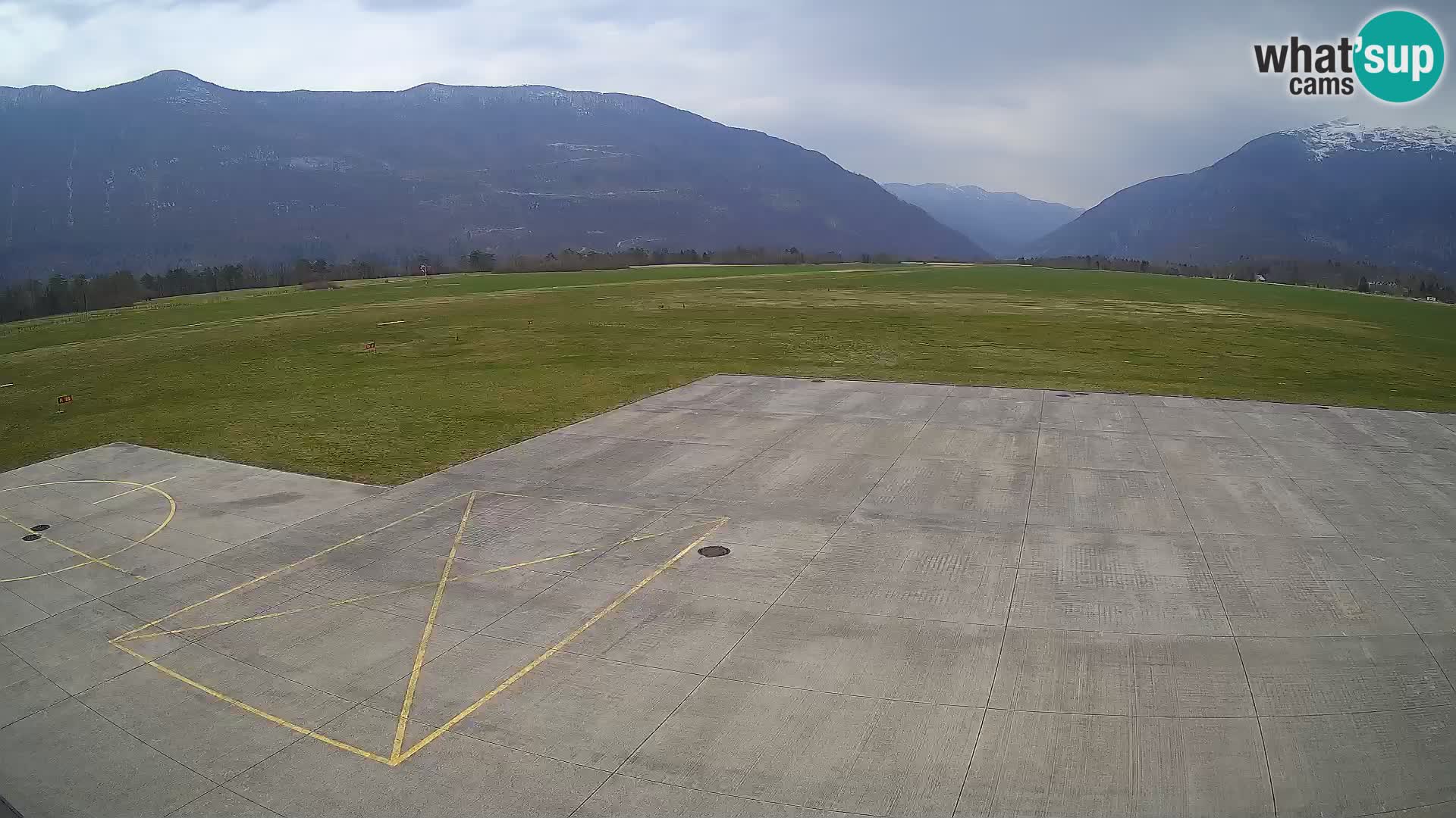 Webcam aereoporto di Bovec (Plezzo) – Vista verso il Kanin