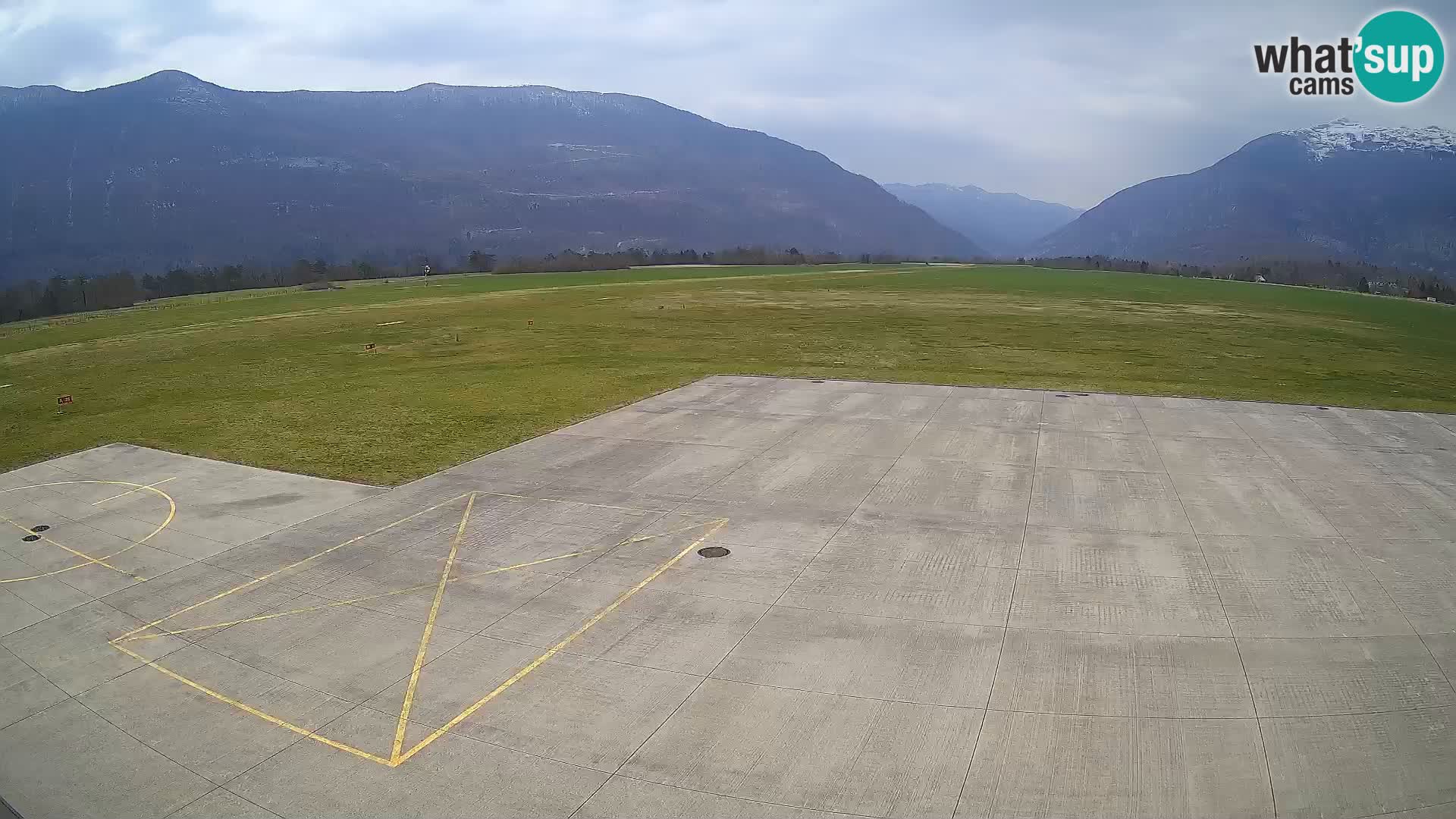 Webcam aereoporto di Bovec (Plezzo) – Vista verso il Kanin