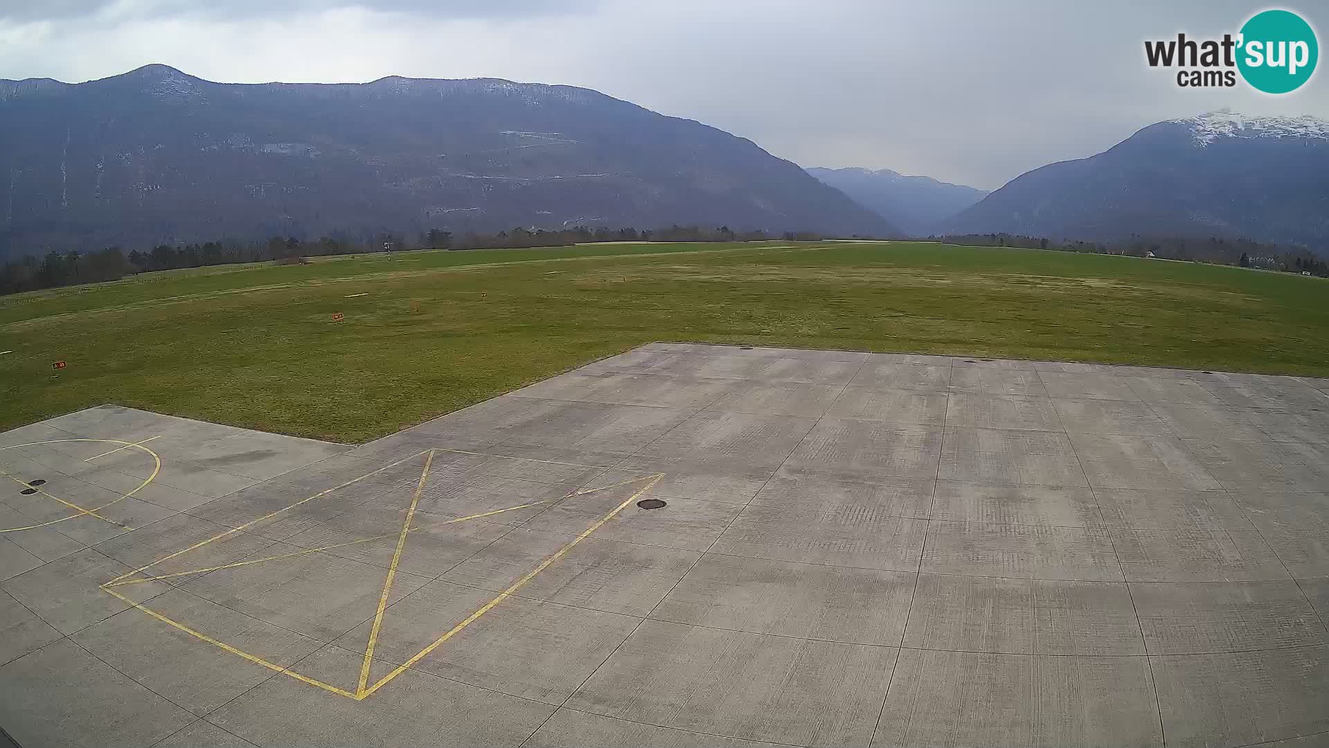 Webcam aereoporto di Bovec (Plezzo) – Vista verso il Kanin