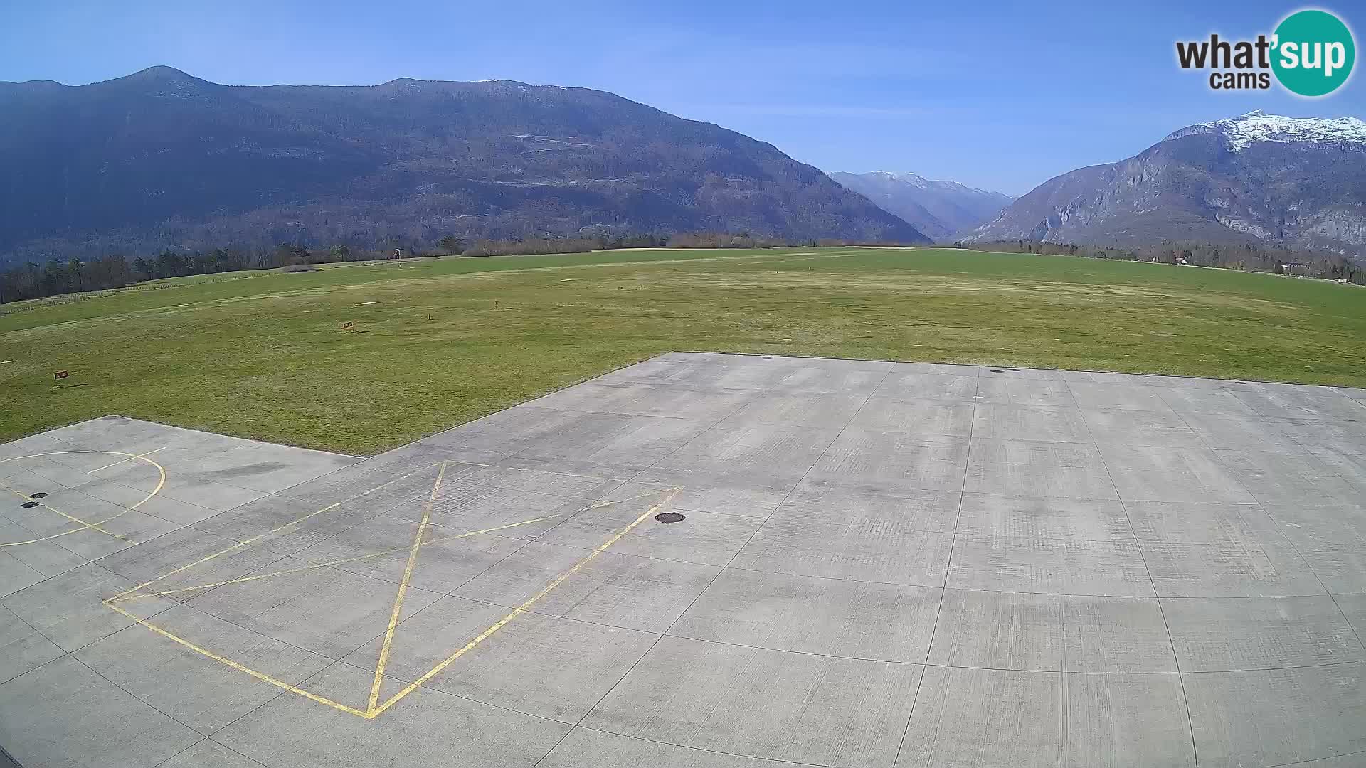 Webcam aereoporto di Bovec (Plezzo) – Vista verso il Kanin