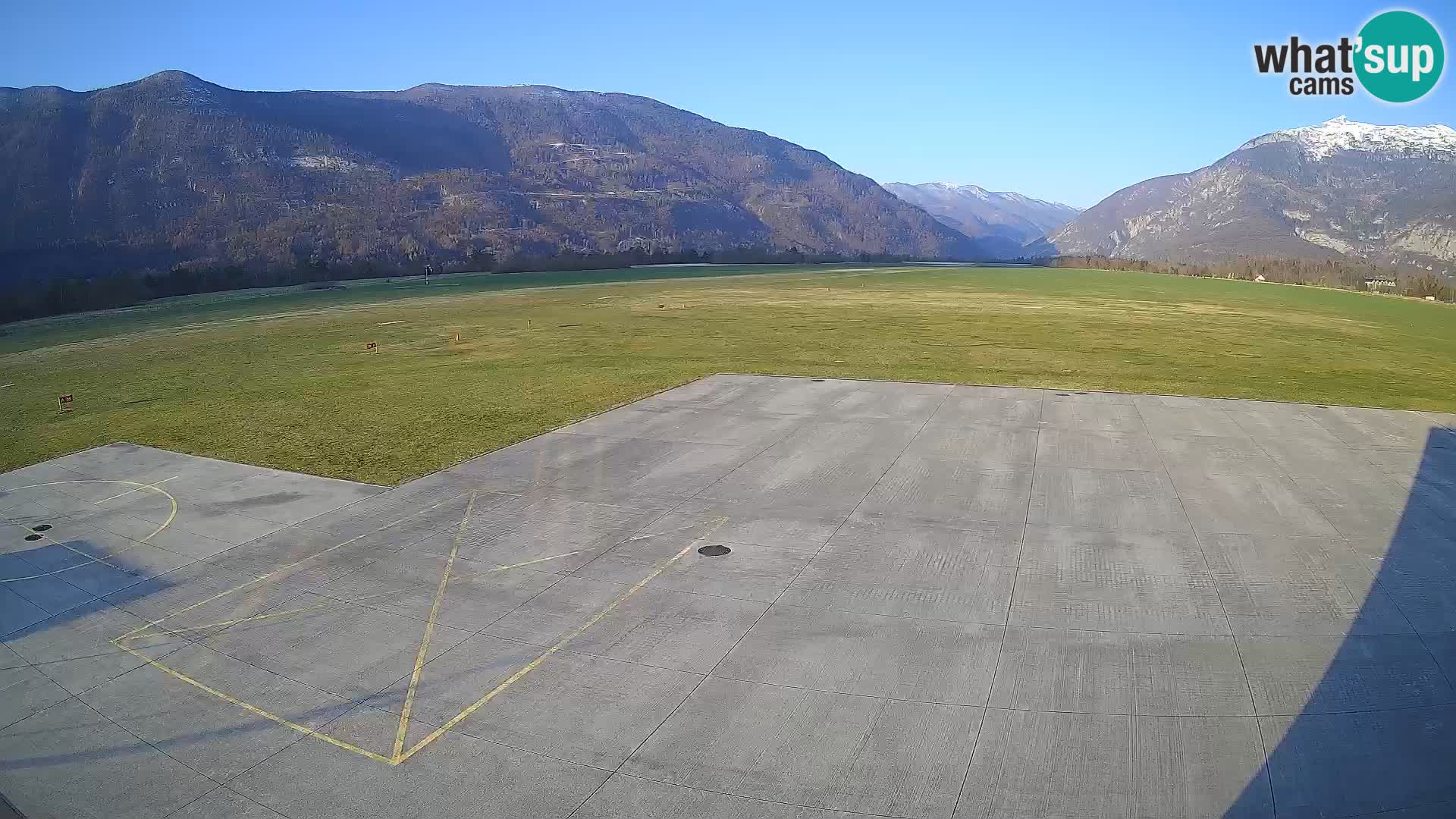 Webcam aereoporto di Bovec (Plezzo) – Vista verso il Kanin