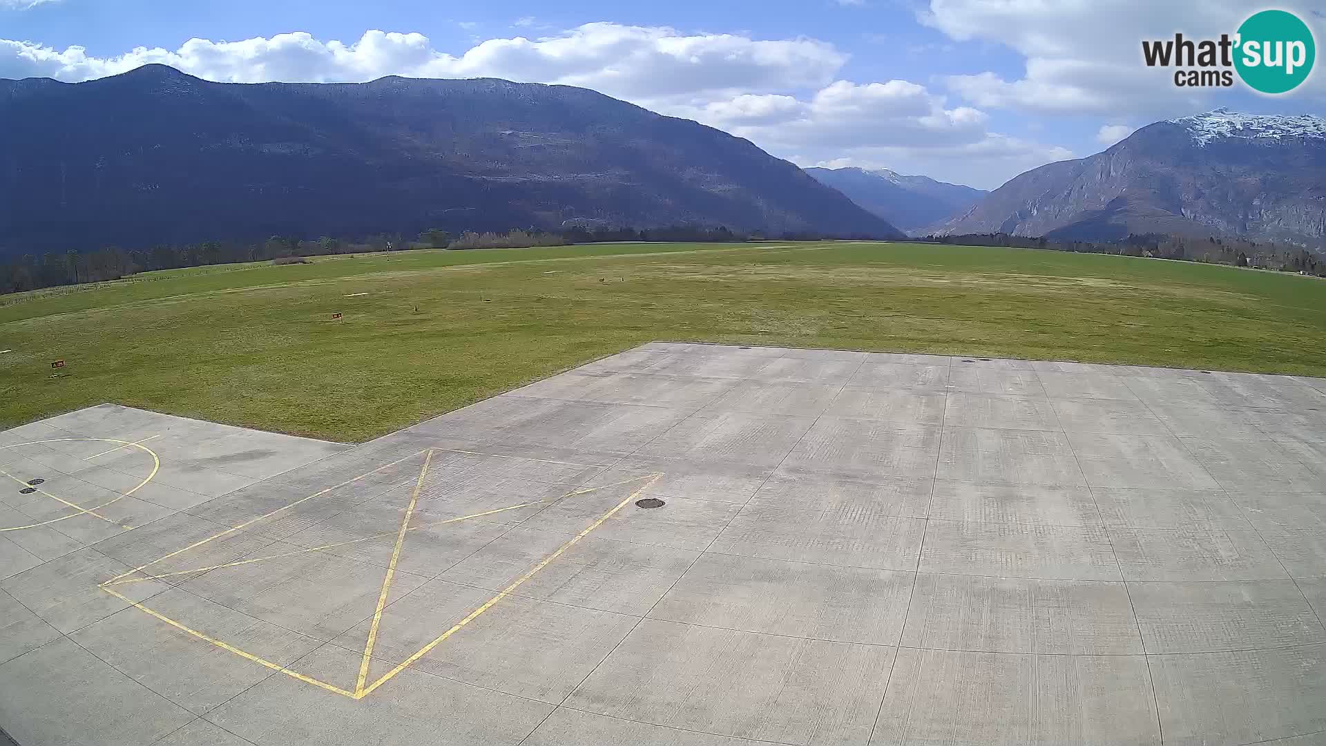 Webcam aereoporto di Bovec (Plezzo) – Vista verso il Kanin