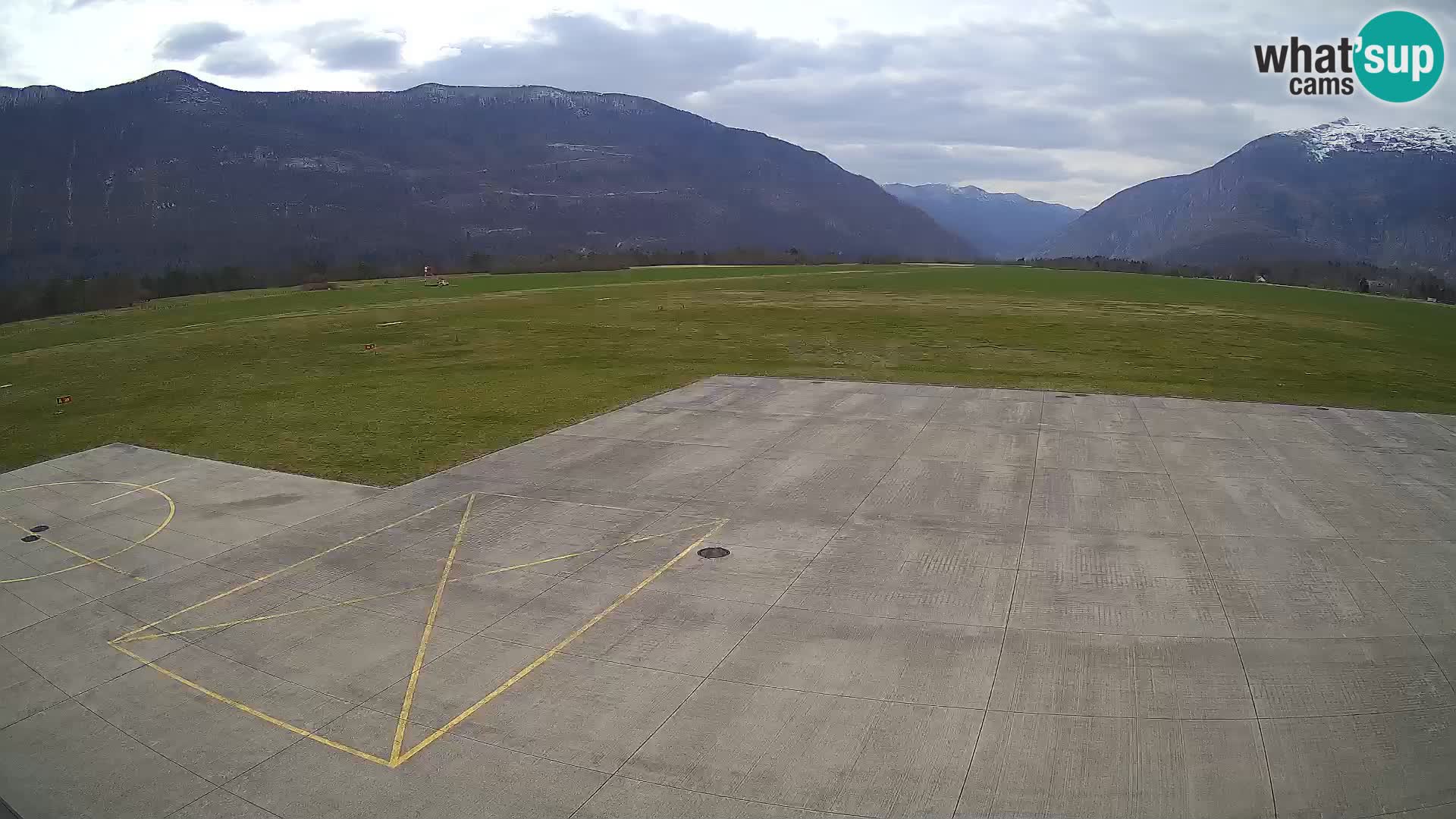 Bovec spletna kamera letališče – Skydive Bovec