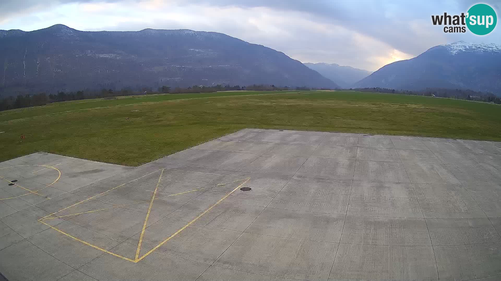 Bovec airport webcam – Skydive Bovec
