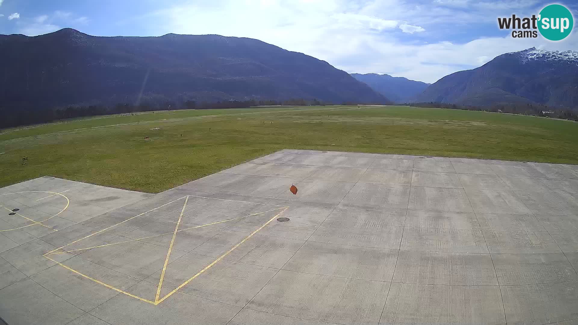 Webcam aereoporto di Bovec (Plezzo) – Vista verso il Kanin