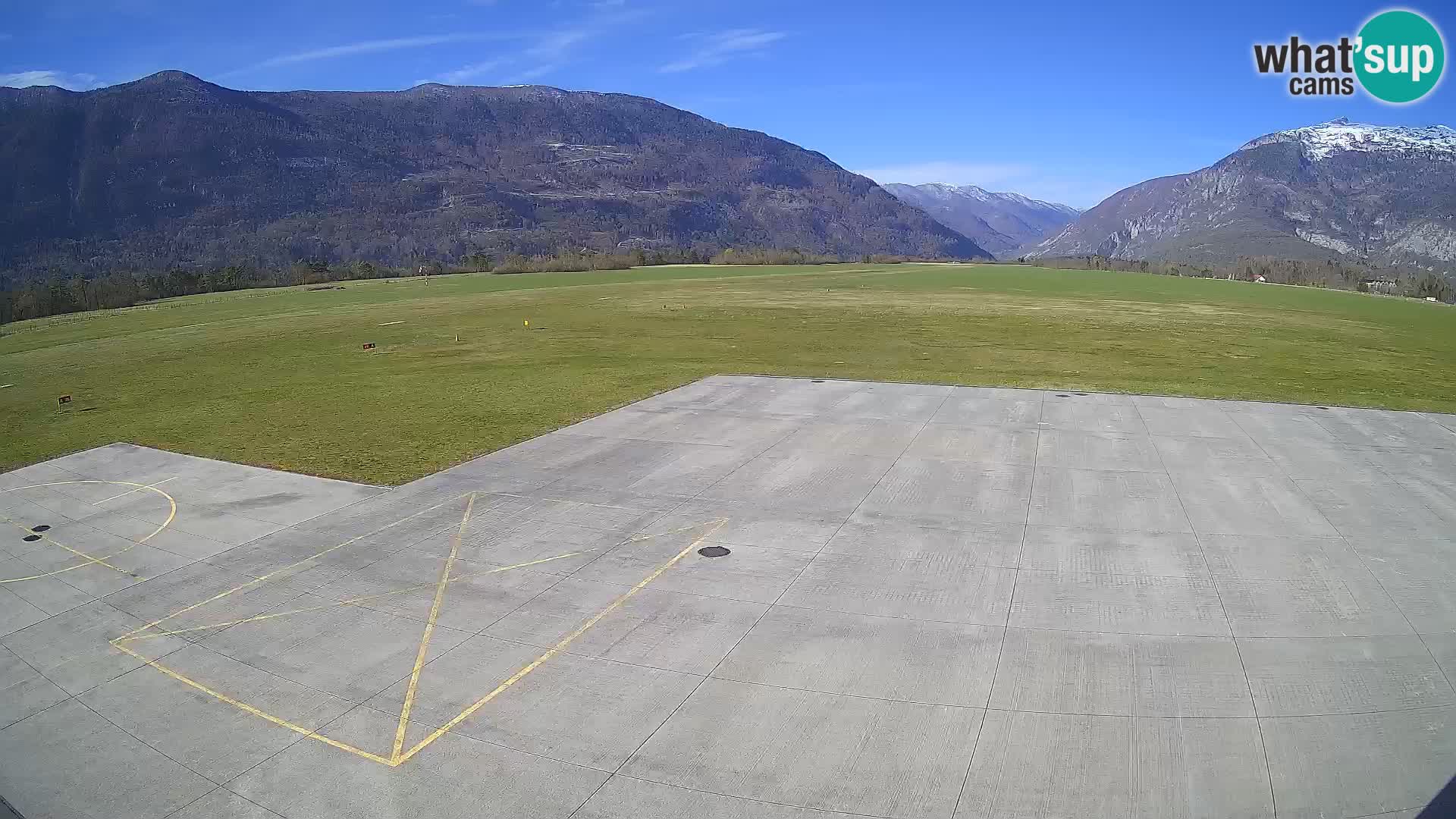 Webcam aereoporto di Bovec (Plezzo) – Vista verso il Kanin