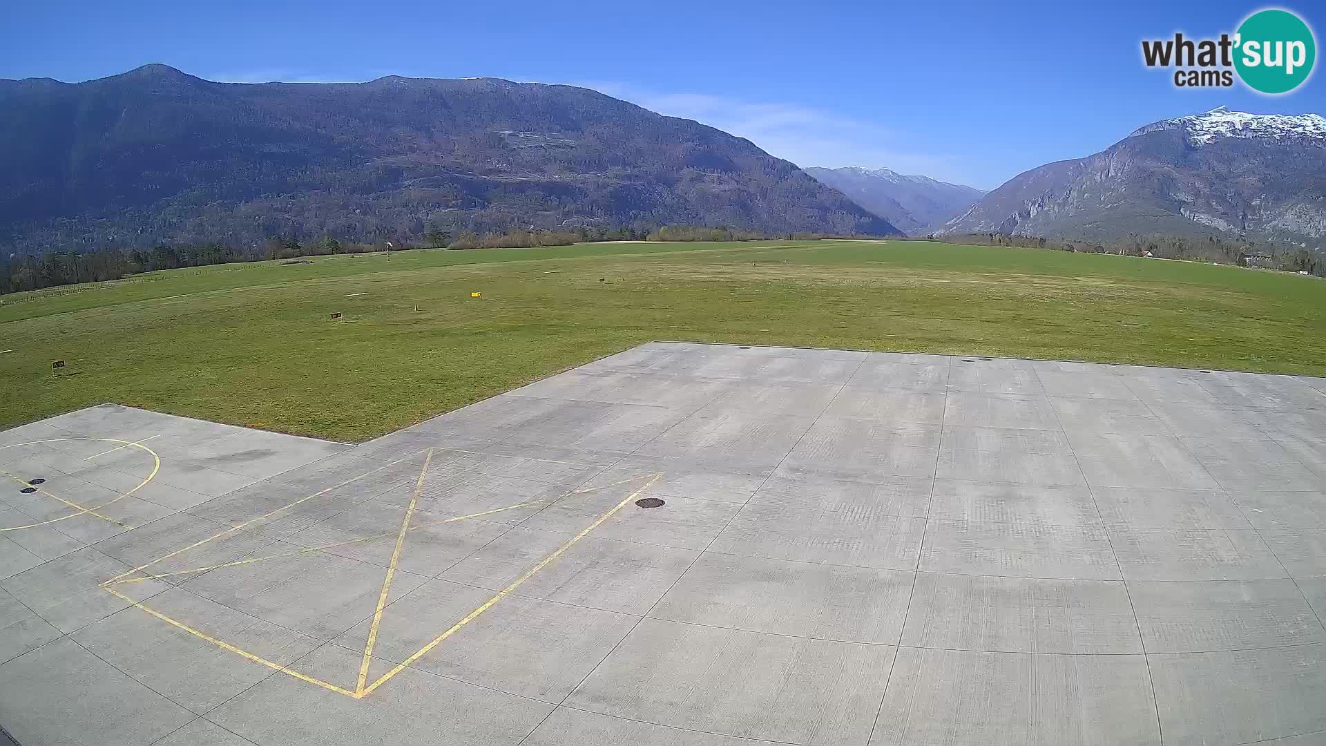 Webcam aereoporto di Bovec (Plezzo) – Vista verso il Kanin