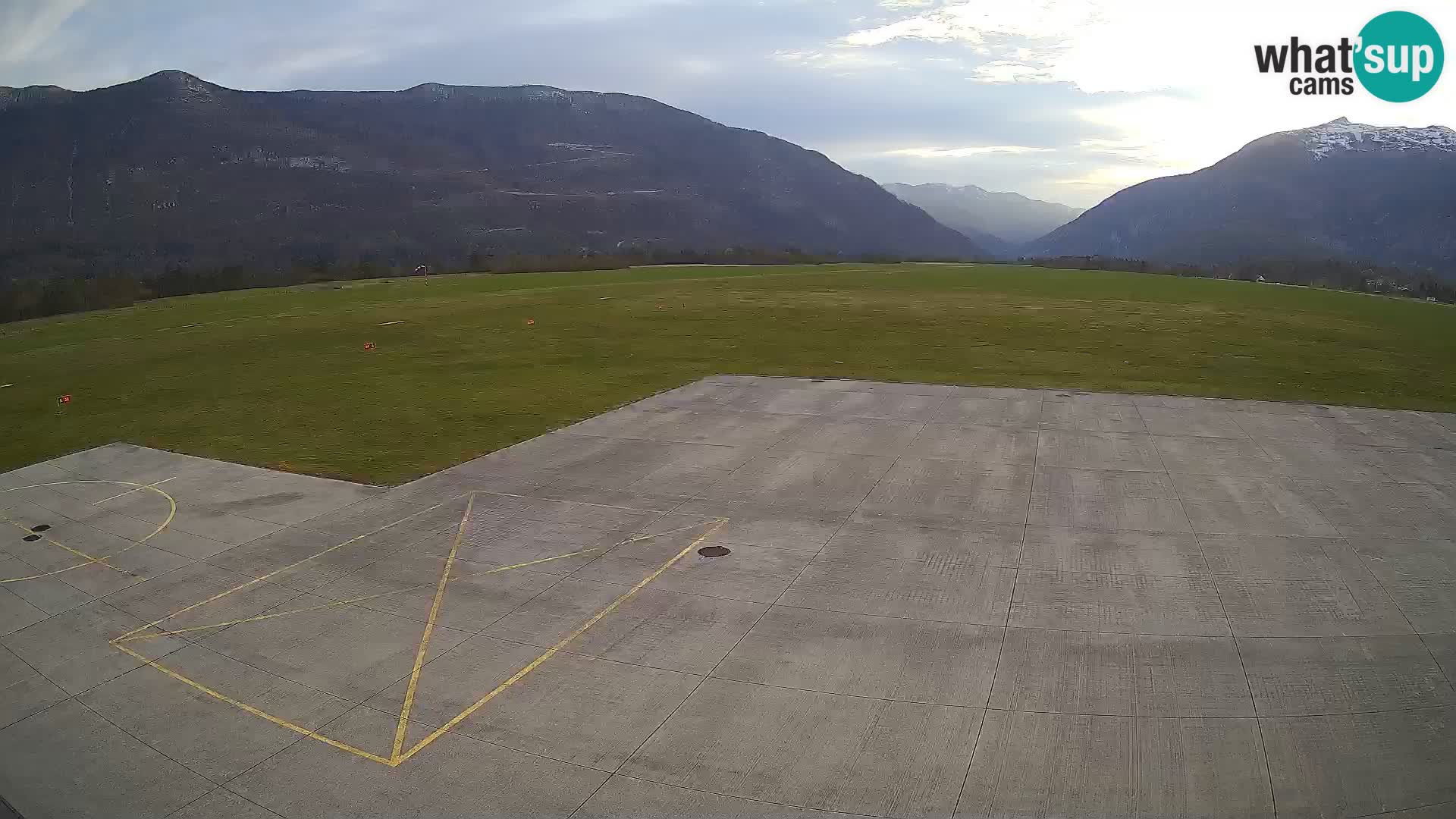 Bovec spletna kamera letališče – Skydive Bovec