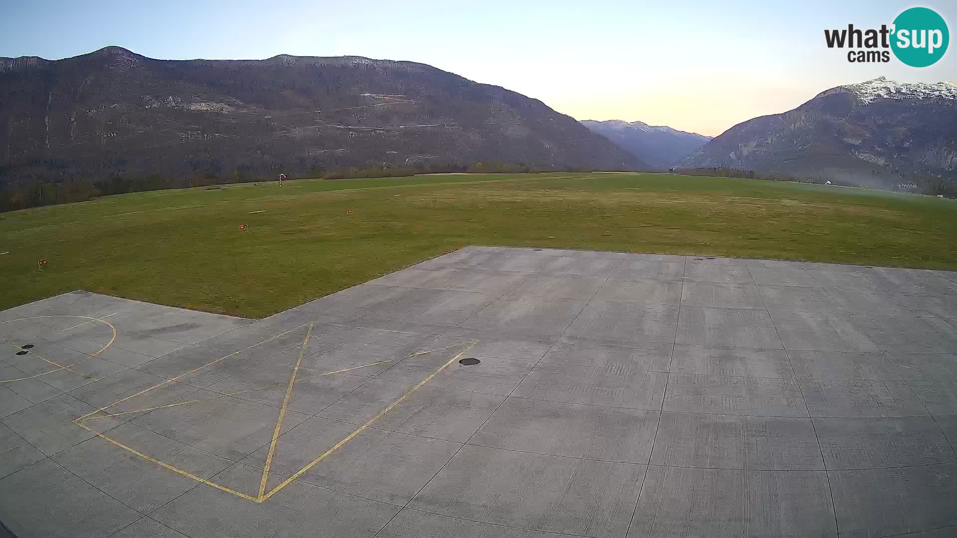 Bovec spletna kamera letališče – Skydive Bovec