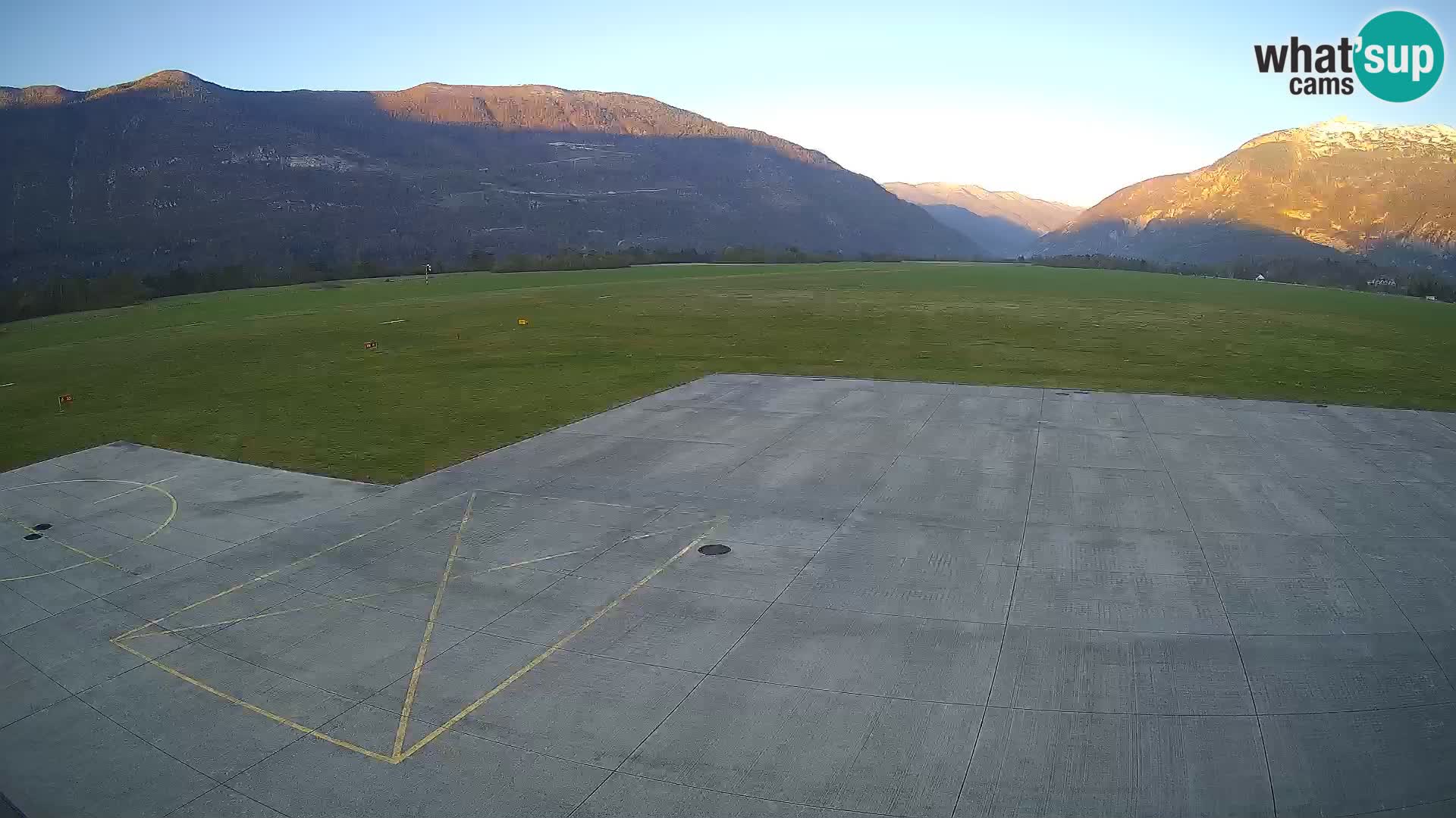 Bovec spletna kamera letališče – Skydive Bovec