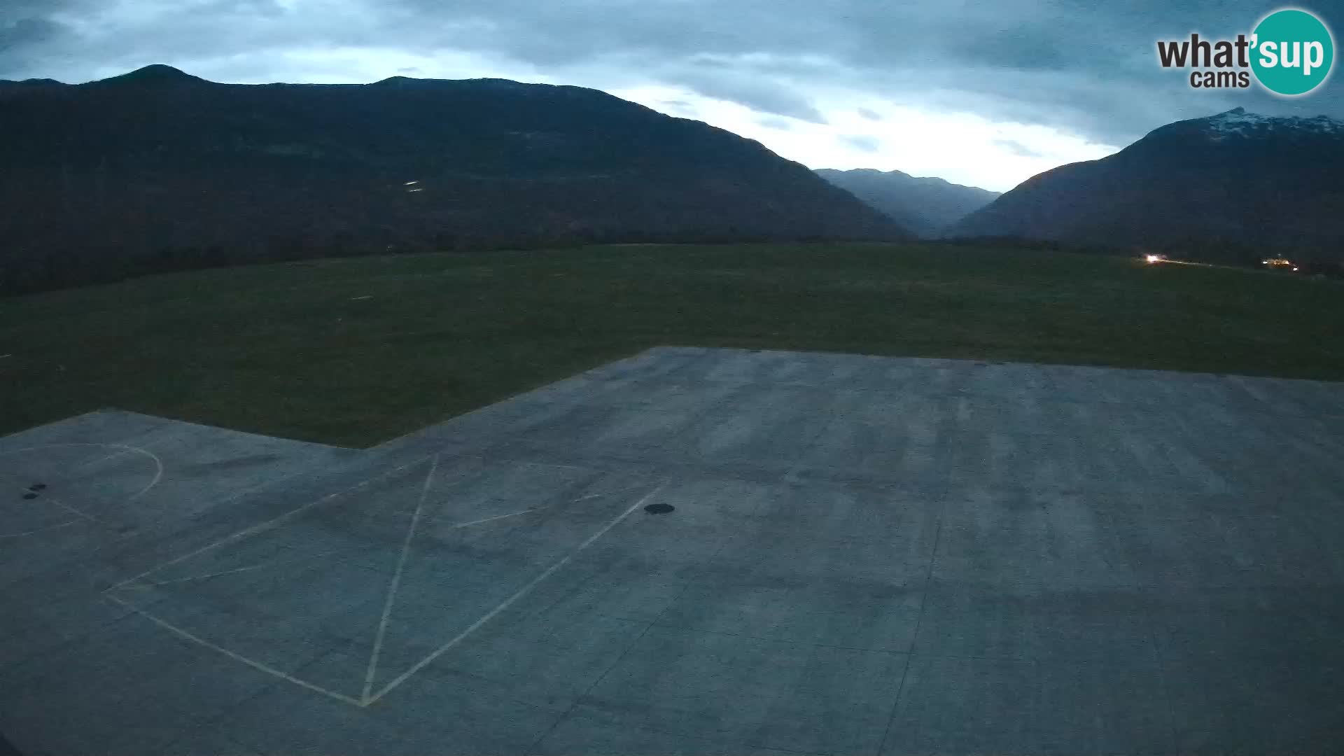 Bovec spletna kamera letališče – Skydive Bovec