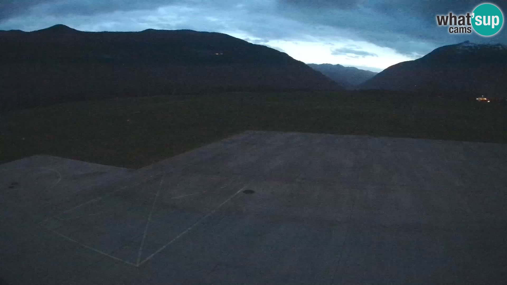 Bovec spletna kamera letališče – Skydive Bovec