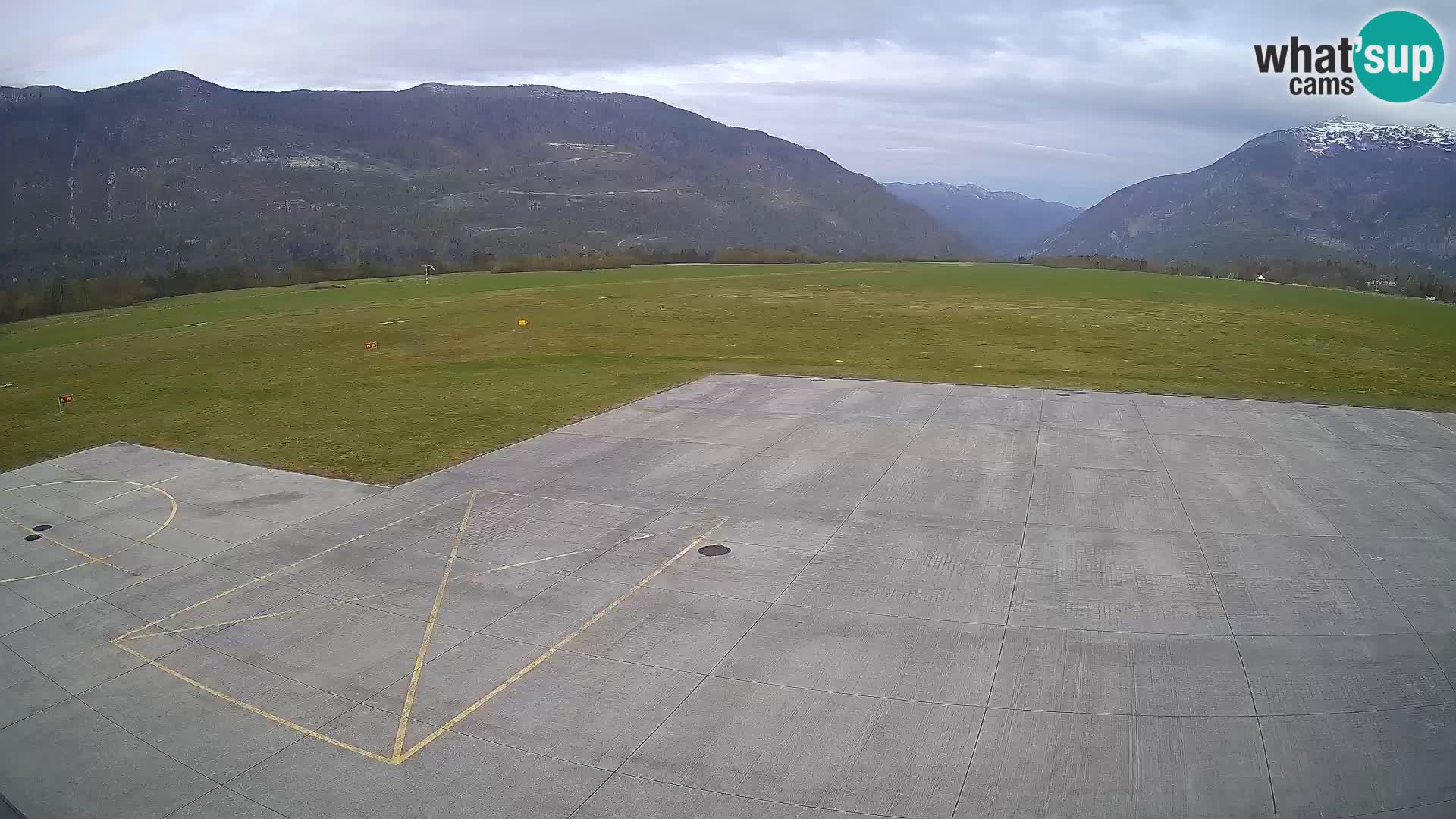 Webcam aereoporto di Bovec (Plezzo) – Vista verso il Kanin