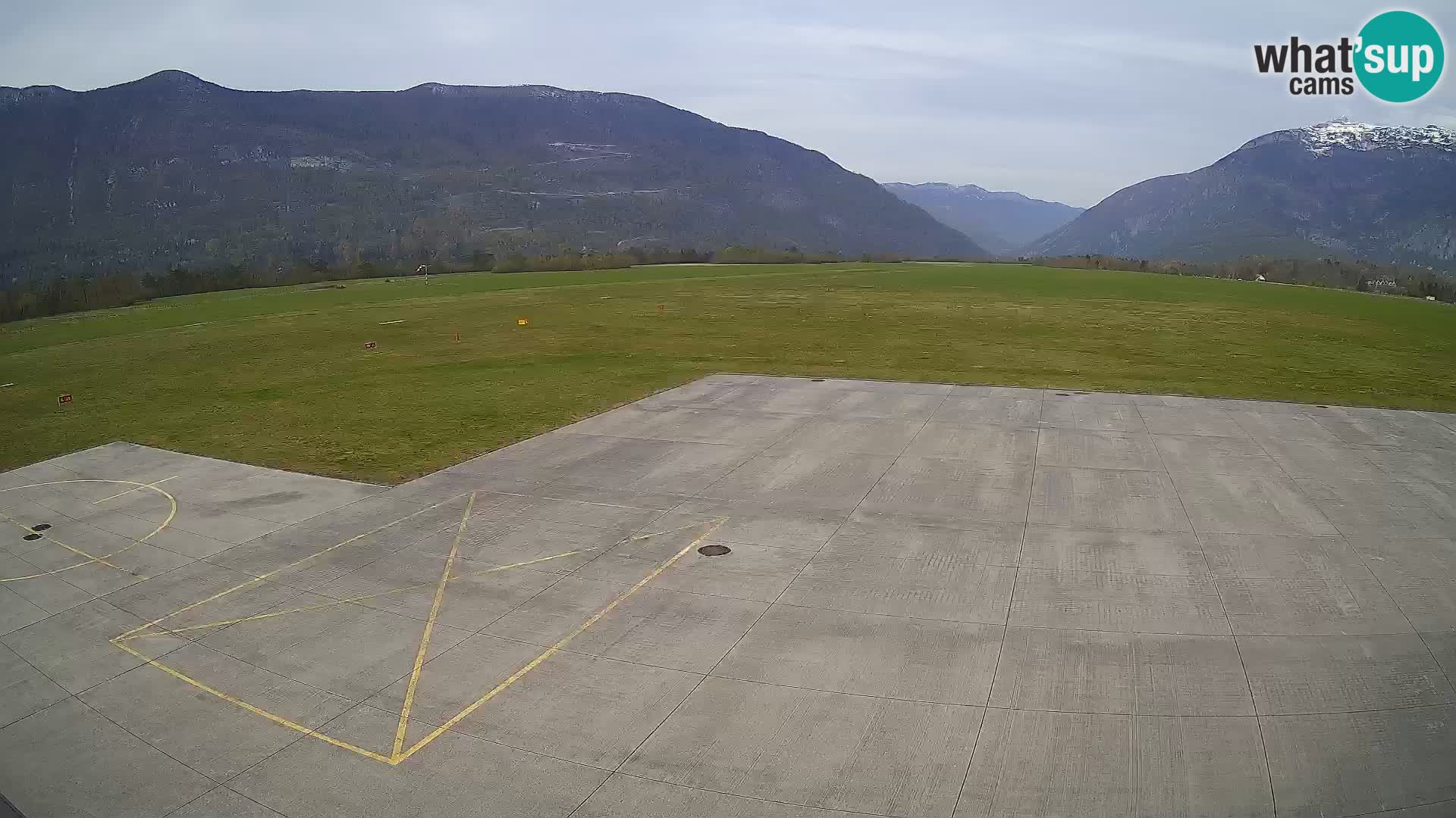 Webcam aereoporto di Bovec (Plezzo) – Vista verso il Kanin