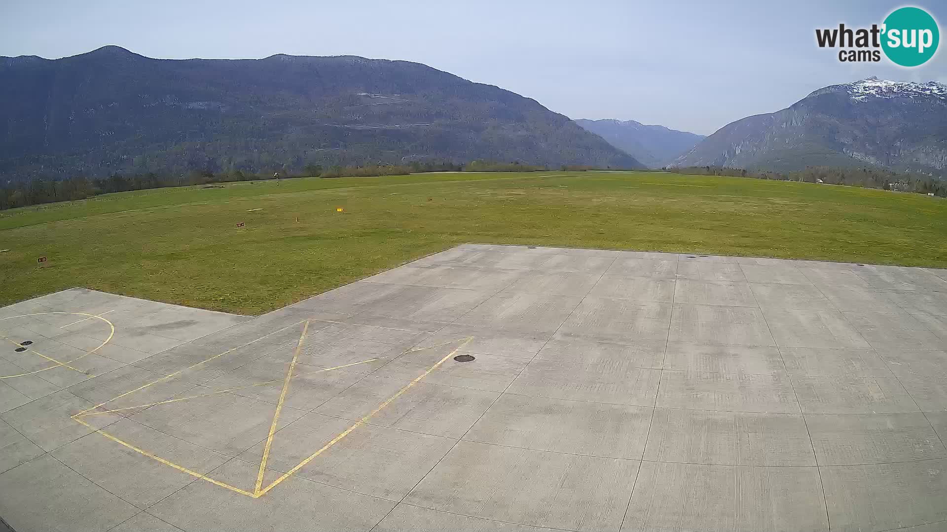 Webcam aereoporto di Bovec (Plezzo) – Vista verso il Kanin