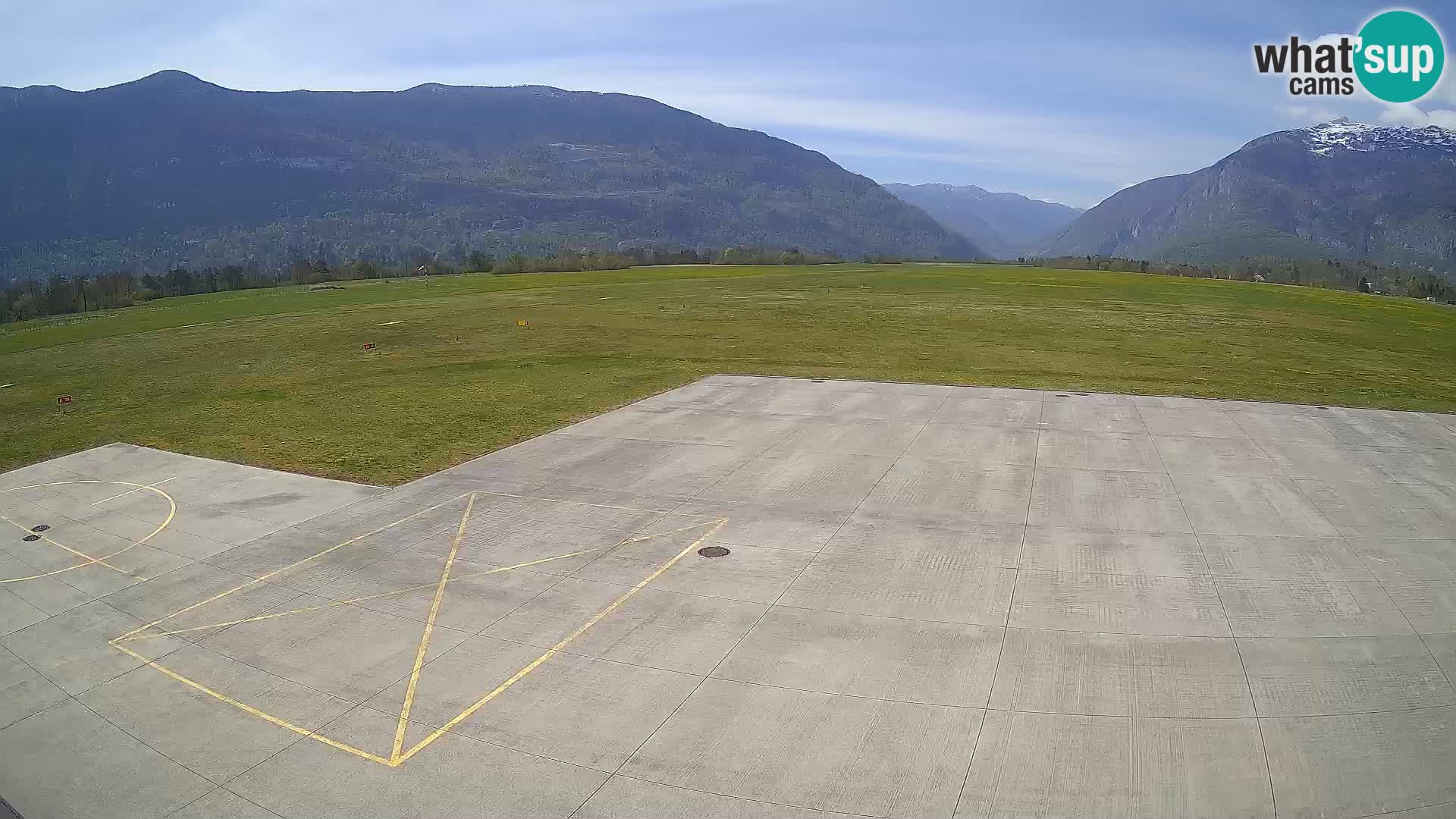 Webcam aereoporto di Bovec (Plezzo) – Vista verso il Kanin
